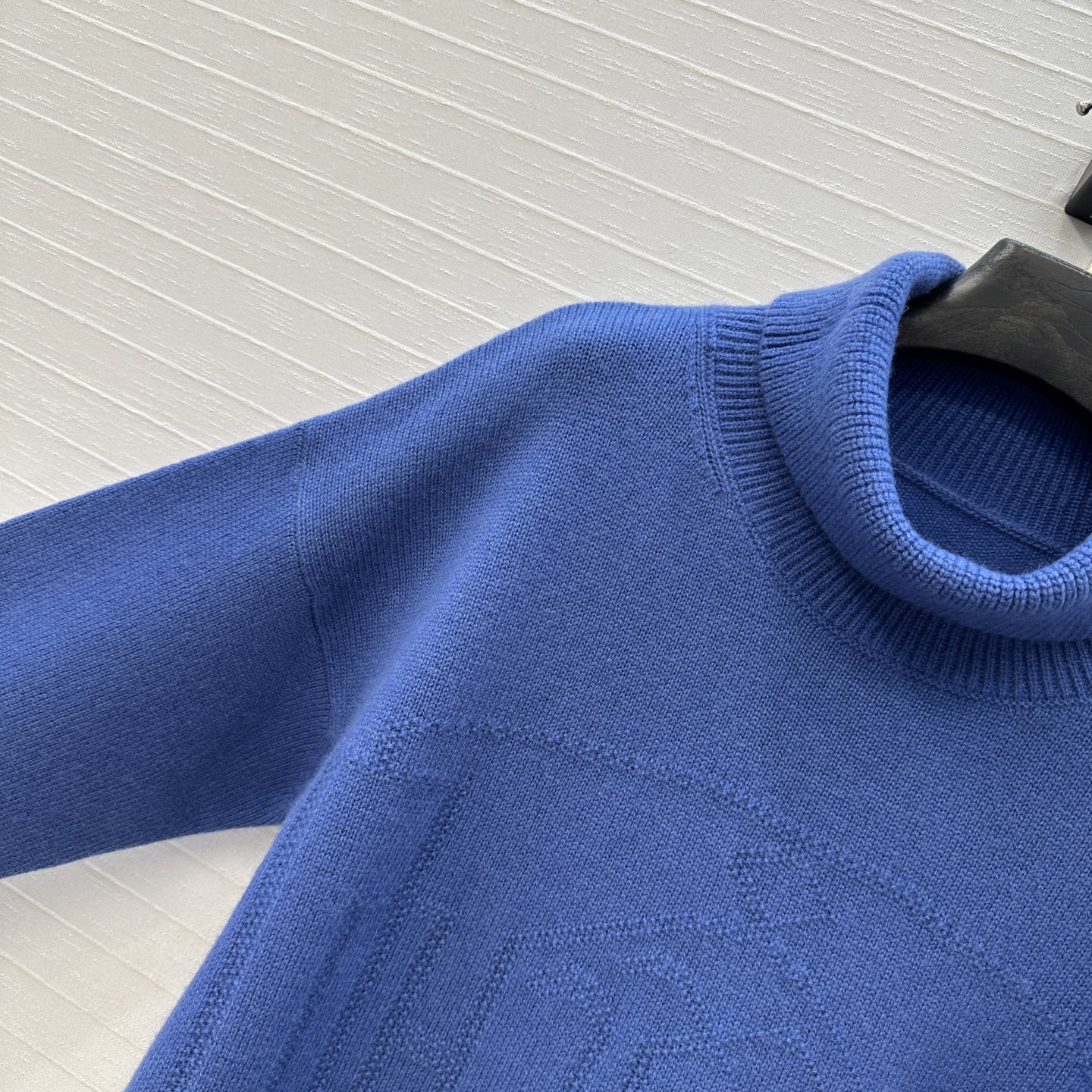 “High-Quality Female Packaged Explosive for Knitting Sweaters: Stylish, Simple, and Elegant Design” - 图片 3