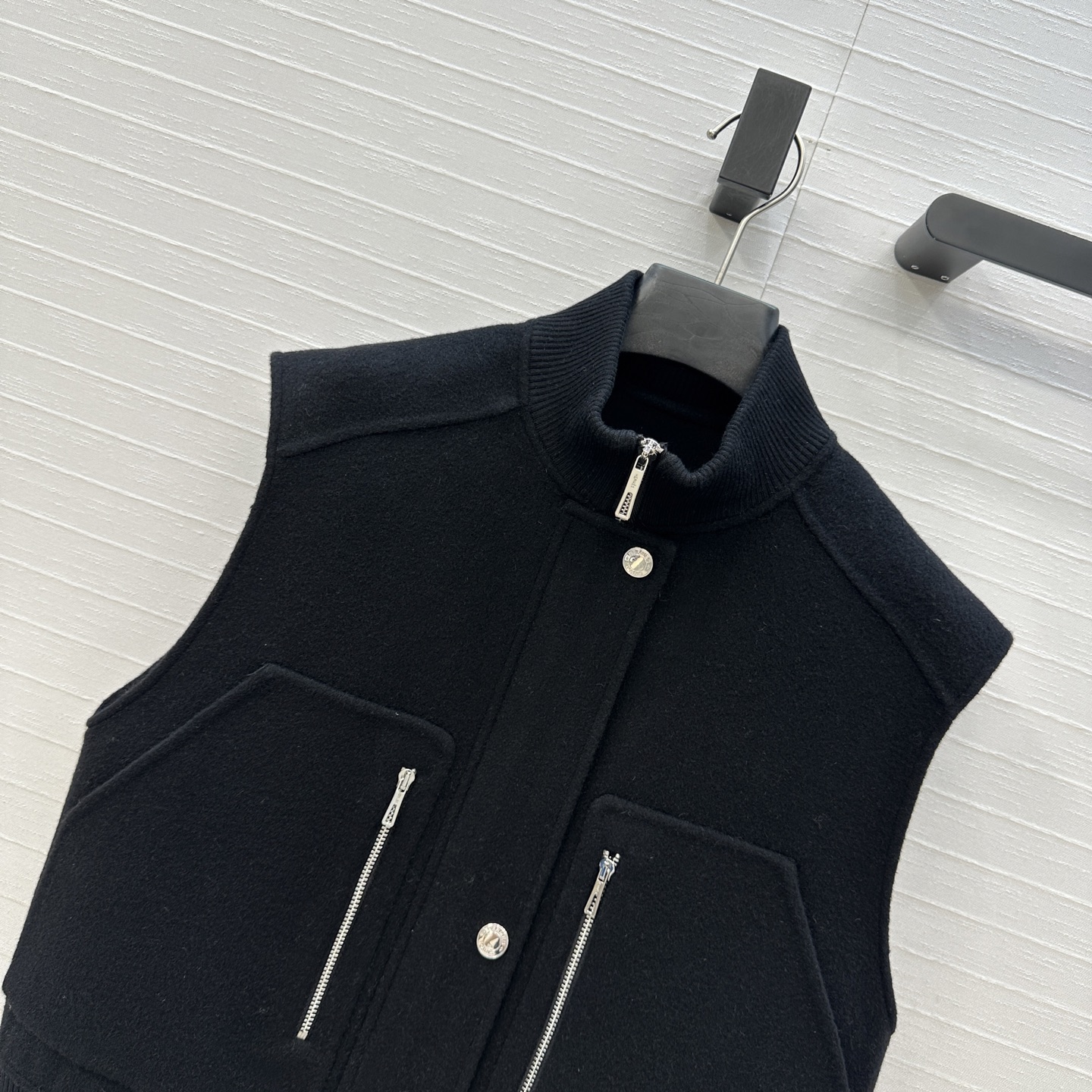 Cashmere Blend Flight Vest - Chic, Versatile Layering Piece 3 i1754160243550 459 0 1