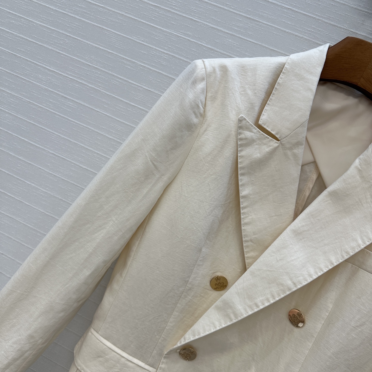 强烈推荐❤️拉夫紫标新品双排扣亚麻西装外套！极简休闲老钱风，微收腰身曲线让柔美在硬朗中升华，通勤穿搭轻松