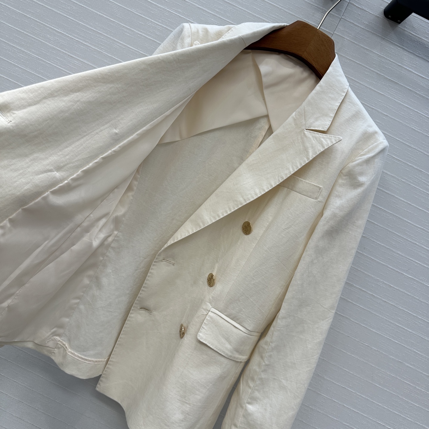 强烈推荐❤️拉夫紫标新品双排扣亚麻西装外套！极简休闲老钱风，微收腰身曲线让柔美在硬朗中升华，通勤穿搭轻松