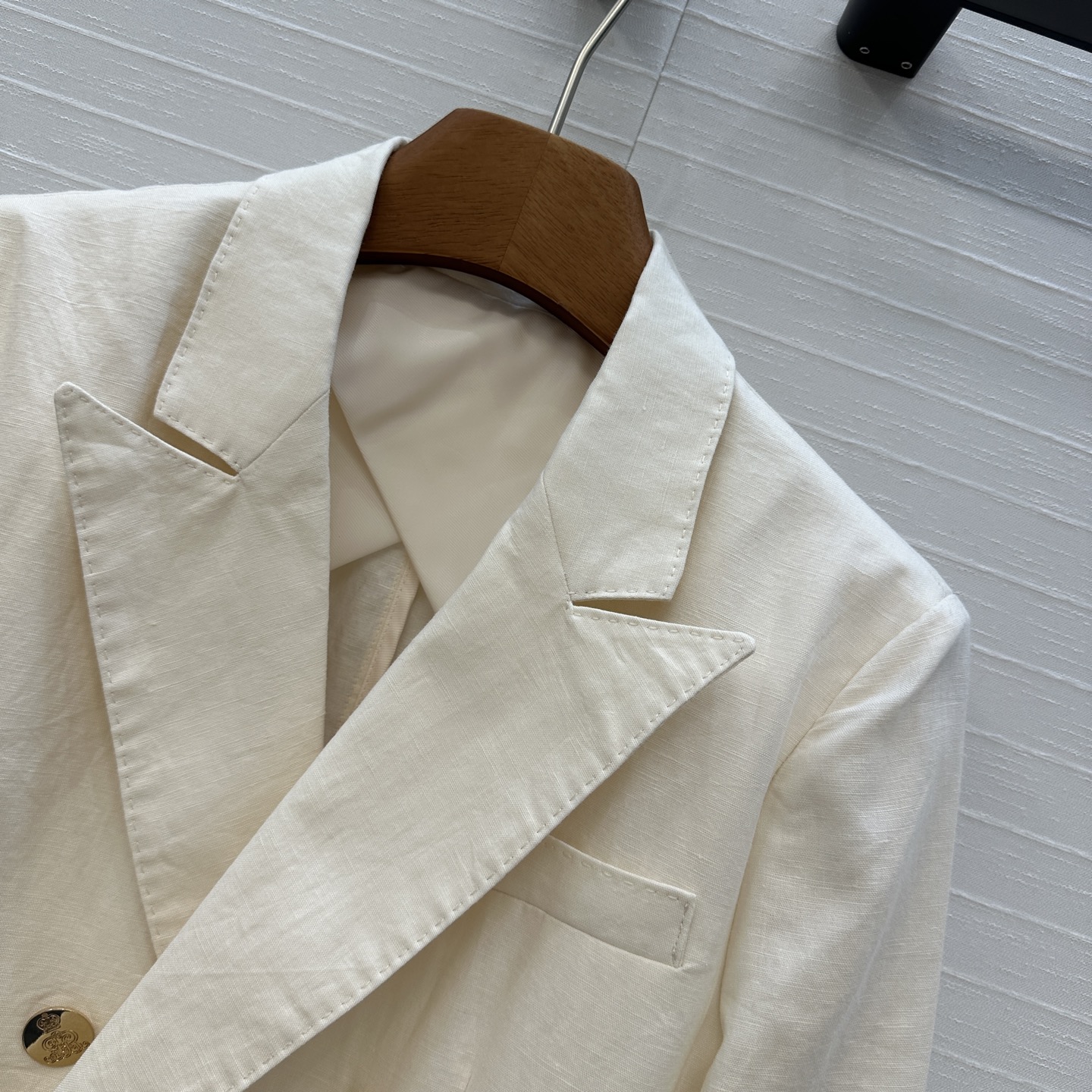 强烈推荐❤️拉夫紫标新品双排扣亚麻西装外套！极简休闲老钱风，微收腰身曲线让柔美在硬朗中升华，通勤穿搭轻松