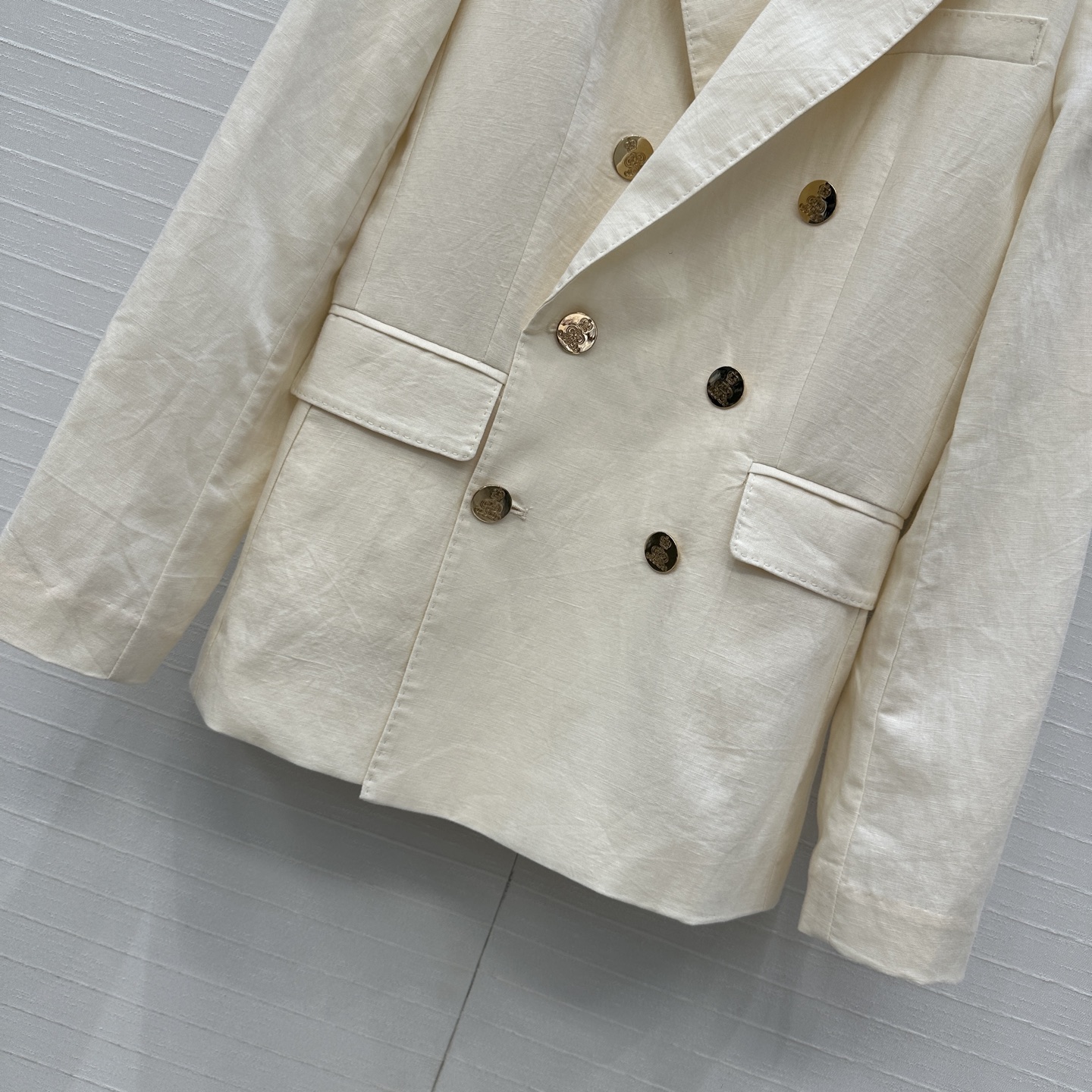 强烈推荐❤️拉夫紫标新品双排扣亚麻西装外套！极简休闲老钱风，微收腰身曲线让柔美在硬朗中升华，通勤穿搭轻松