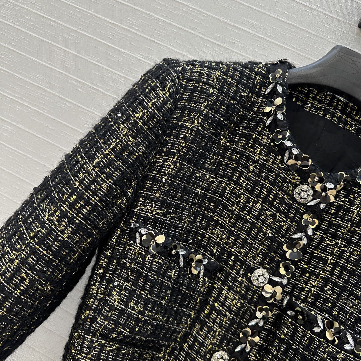 独家首发🍓高端原单品质coco25a～复古宫廷名媛风气质外套。100%真丝提花里衬。
高级定制黑金珠片编