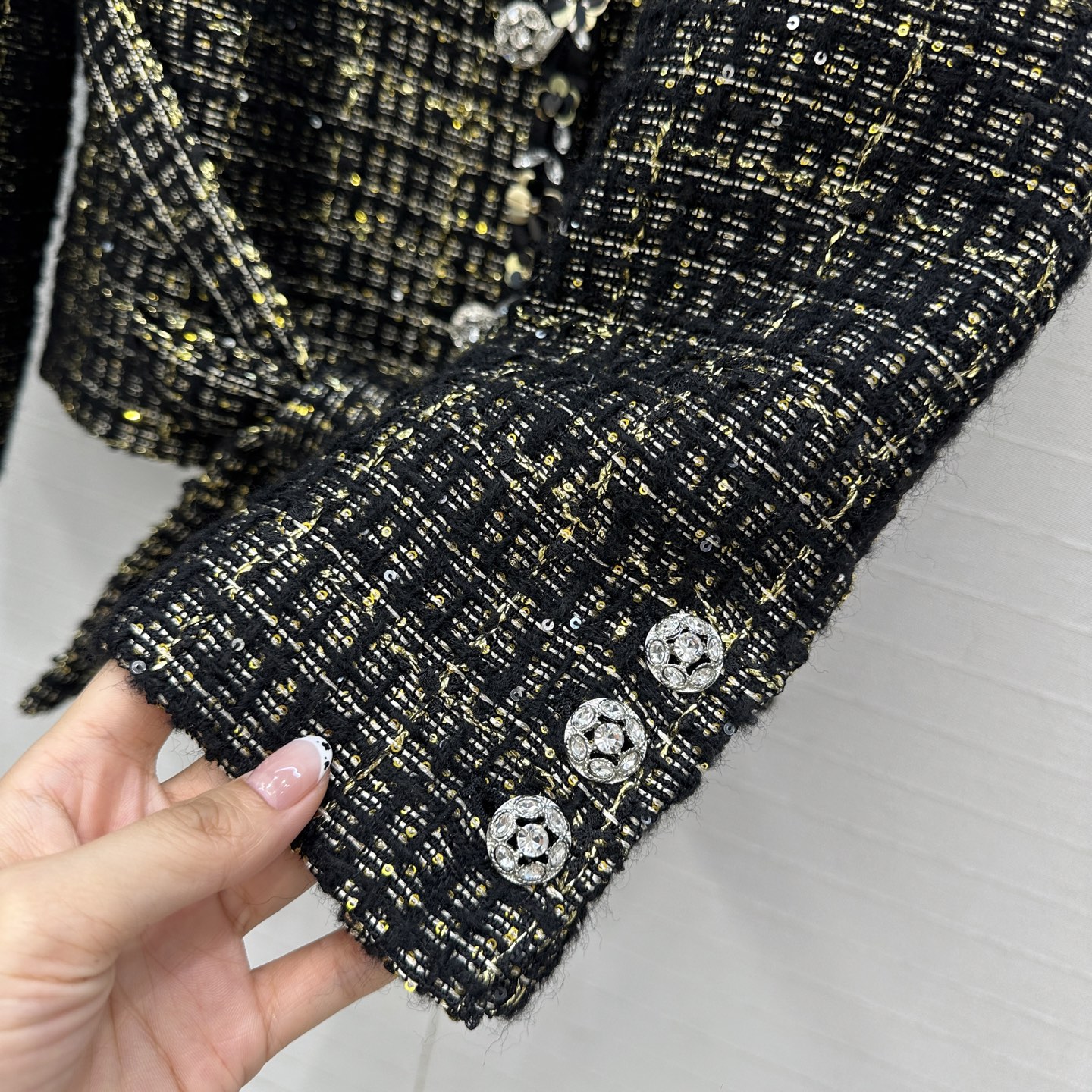 独家首发🍓高端原单品质coco25a～复古宫廷名媛风气质外套。100%真丝提花里衬。
高级定制黑金珠片编