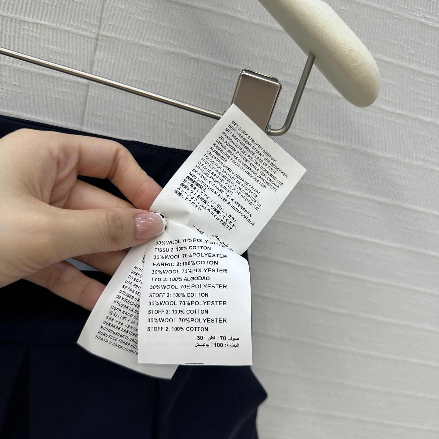 独家首发❤️miu系少女穿搭！知性分子学院风压褶短半裙，撞色压褶内衬拼接假两件式设计甜酷兼备减龄穿搭。经