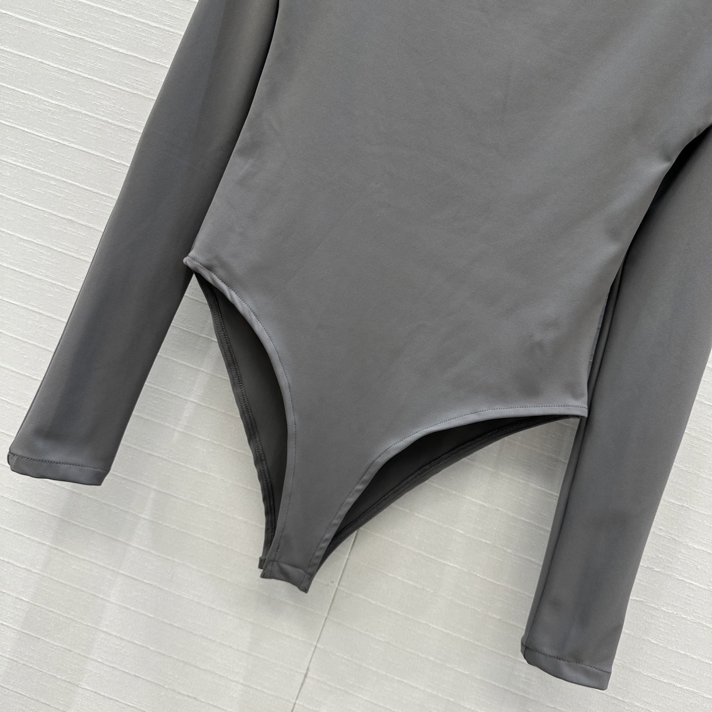 强烈推荐。原单品质❤️Alai*秋冬新品中高领连体衣，简约利落的设计叠搭时髦风。弹力修身塑形包容性大超显