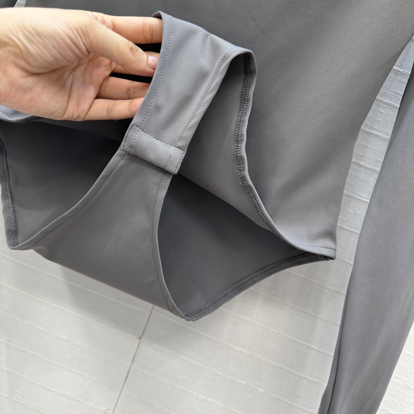 强烈推荐。原单品质❤️Alai*秋冬新品一字露肩连体衣，简约利落的设计叠搭时髦风。弹力修身塑形包容性大超