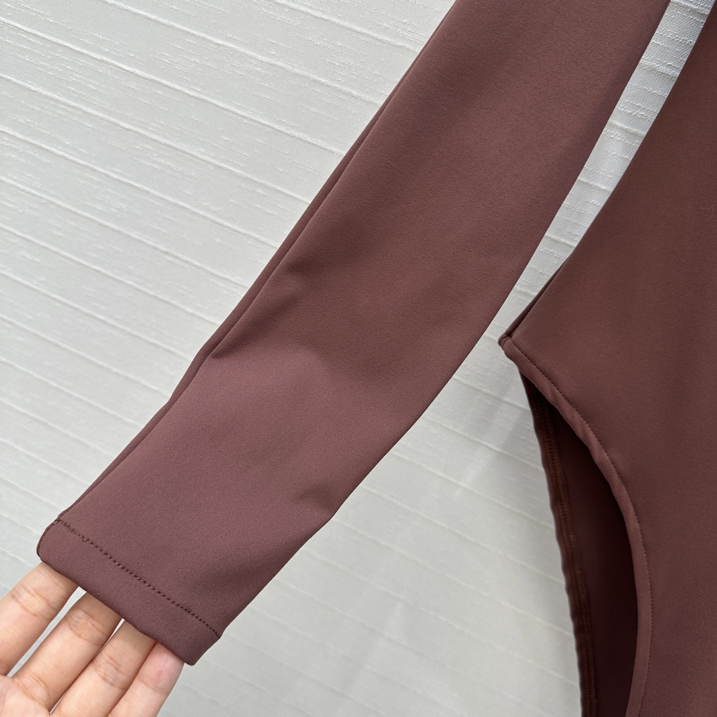 强烈推荐。原单品质❤️Alai*秋冬新品一字露肩连体衣，简约利落的设计叠搭时髦风。弹力修身塑形包容性大超