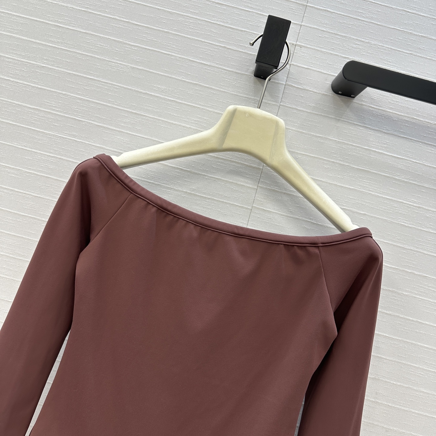 强烈推荐。原单品质❤️Alai*秋冬新品一字露肩连体衣，简约利落的设计叠搭时髦风。弹力修身塑形包容性大超