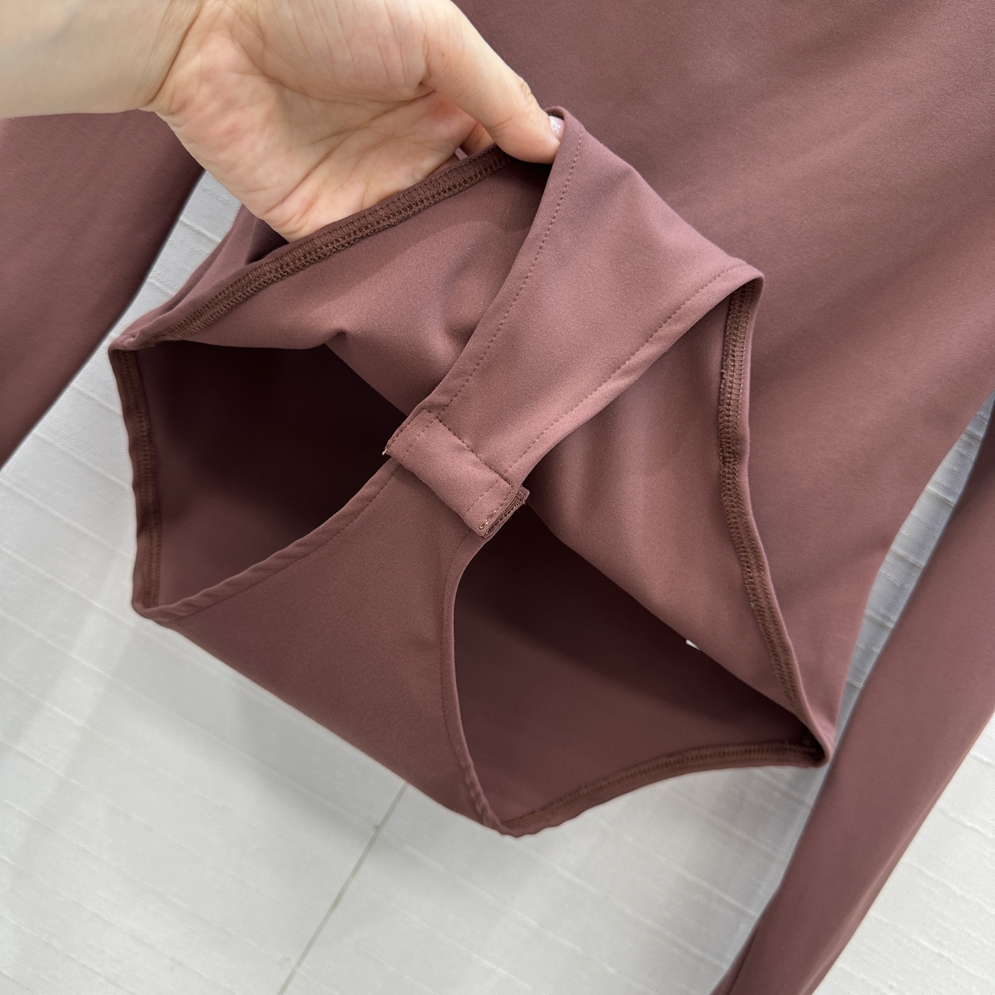 强烈推荐。原单品质❤️Alai*秋冬新品一字露肩连体衣，简约利落的设计叠搭时髦风。弹力修身塑形包容性大超