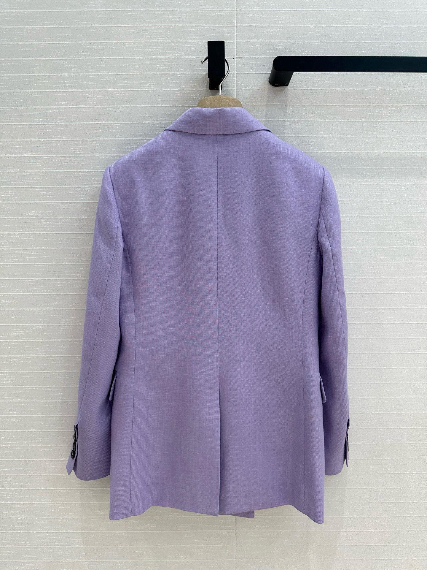 独家首发，原单品质❤️BC高智感穿搭！浪漫的莫奈紫西装外套！独家定染亚麻面料质感挺阔舒适，经典双排扣设计