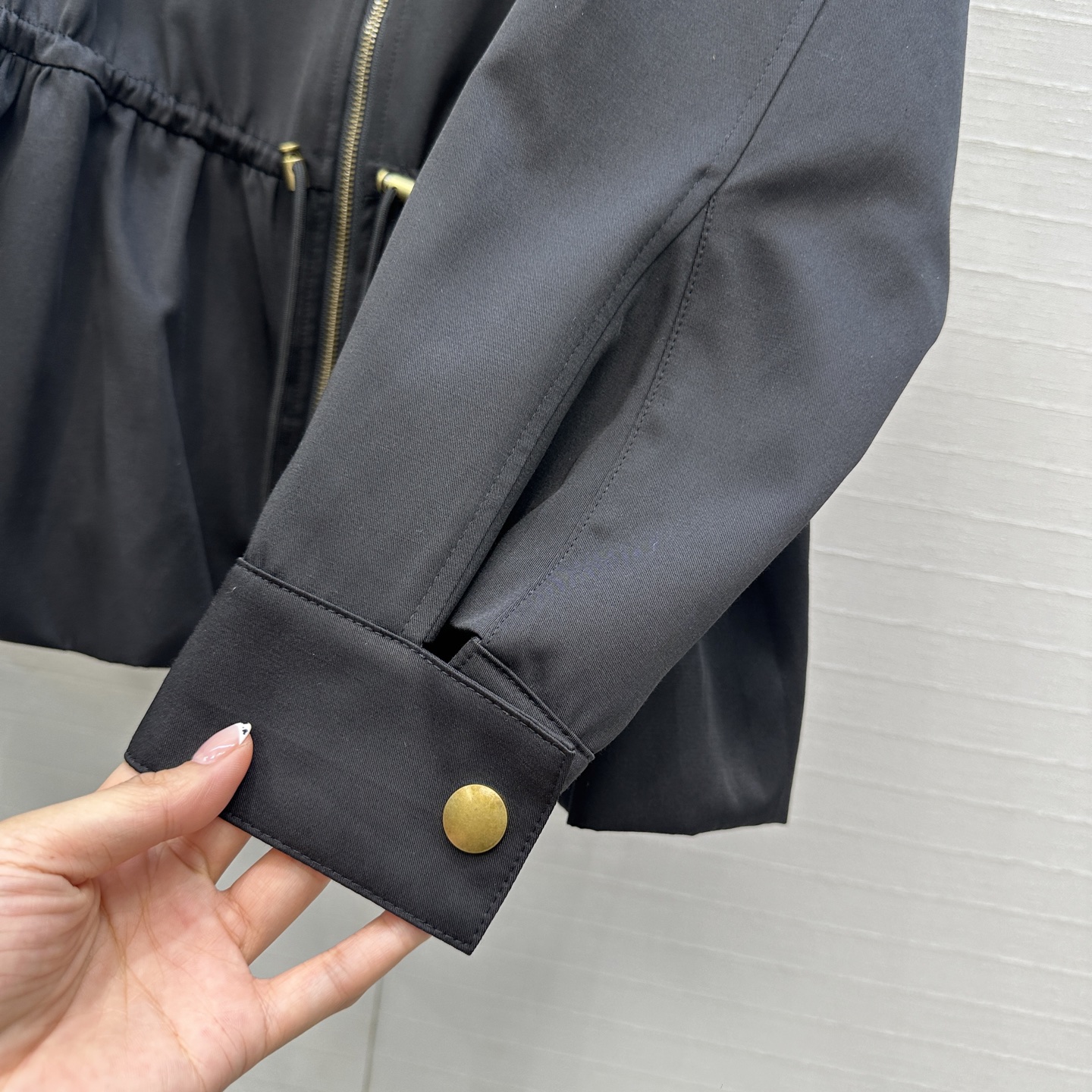 强烈推荐❤️Loew*25新品收腰夹克外套，抽绳束腰设计花苞蓬蓬衣摆造型绝绝子💕经典徽标低调时髦，减龄少