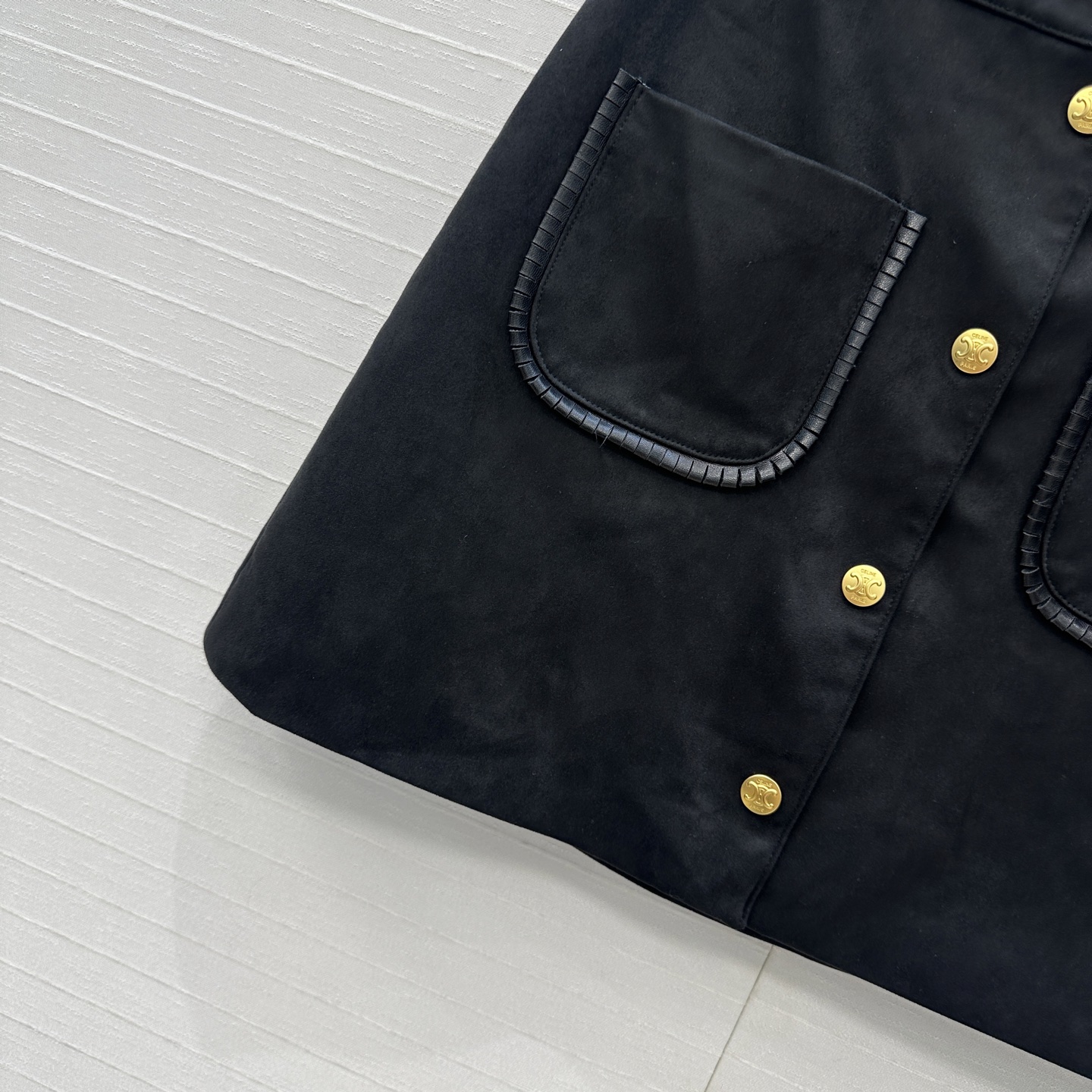 强烈推荐❤️CE新品 黑金凯旋门金属扣绒面半裙，双口袋装饰经典必入单品又A又飒！优雅帅气时髦又高级的调调