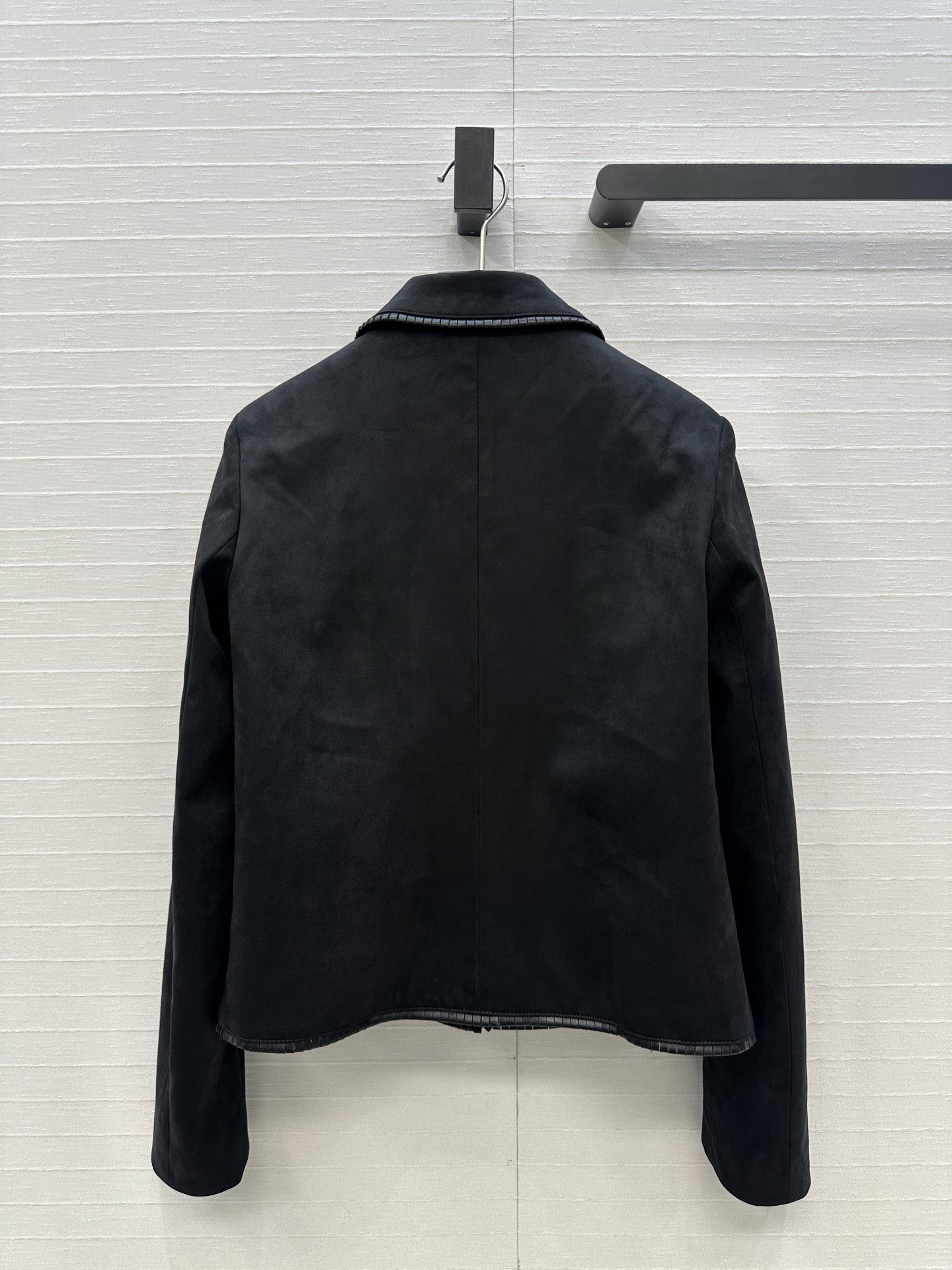 强烈推荐❤️秀智同款，CE黑色绒面凯旋门金扣缀饰翻领夹克小外套，经典H短款版型百搭又显瘦！甜酷的时髦少女