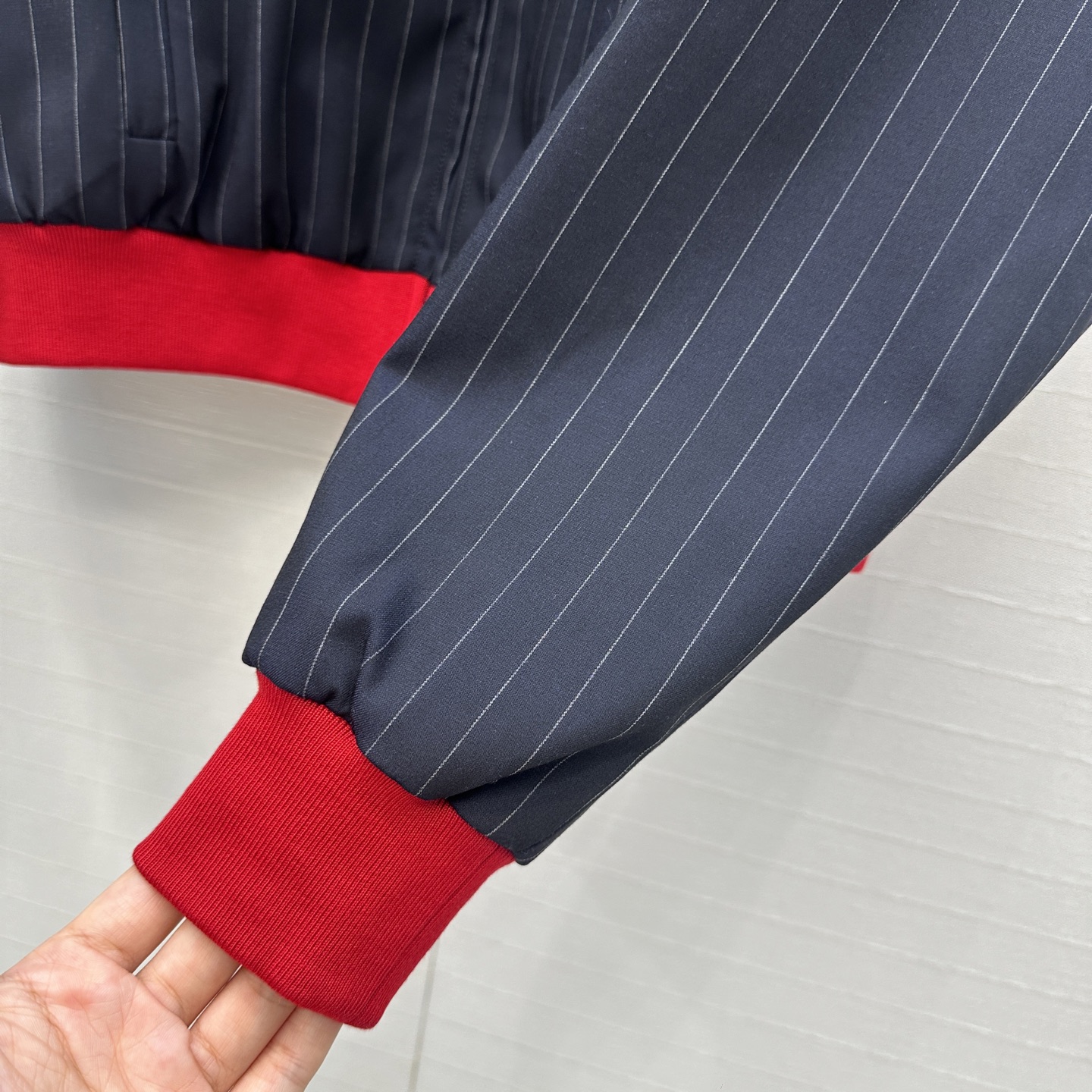 强烈推荐❤️miu系少女穿搭！知性分子学院风落肩短款夹克外套！撞色罗纹领拼接设计甜酷兼备减龄穿搭。海军蓝