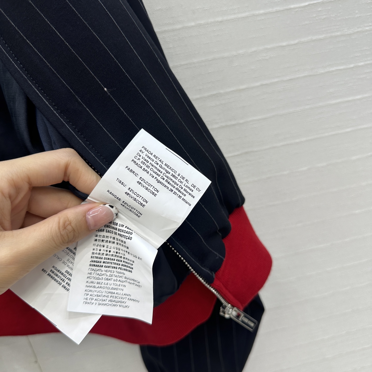 强烈推荐❤️miu系少女穿搭！知性分子学院风落肩短款夹克外套！撞色罗纹领拼接设计甜酷兼备减龄穿搭。海军蓝