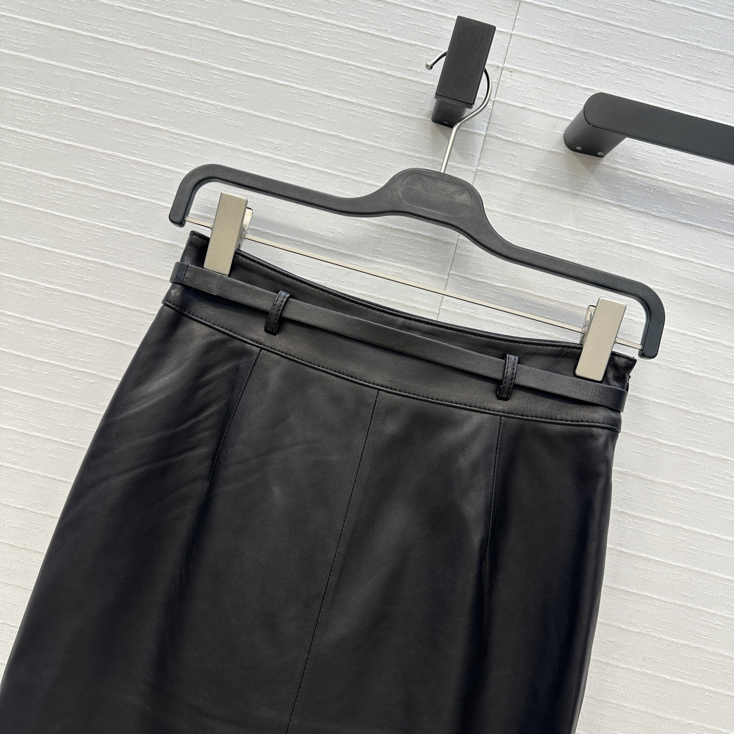 独家首发💕高端原单品质，SlP高智感御姐风穿搭小羊皮高开叉半裙！中长款配腰带设计优雅大气。100%进口皮