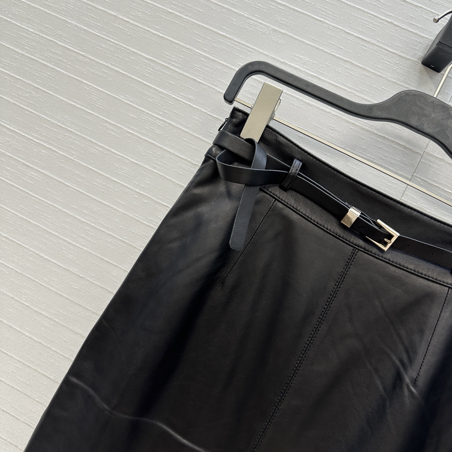 独家首发💕高端原单品质，SlP高智感御姐风穿搭小羊皮高开叉半裙！中长款配腰带设计优雅大气。100%进口皮