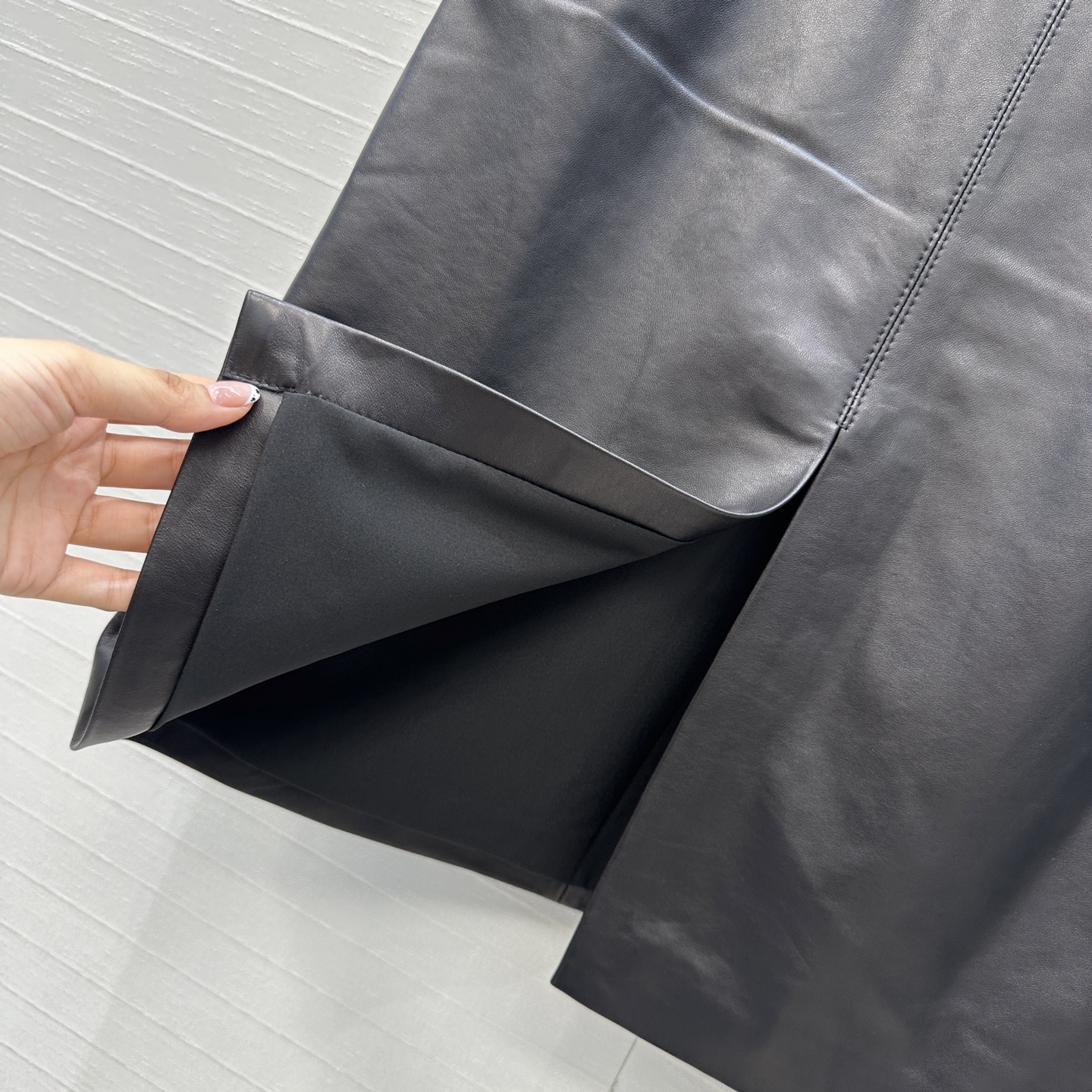 独家首发💕高端原单品质，SlP高智感御姐风穿搭小羊皮高开叉半裙！中长款配腰带设计优雅大气。100%进口皮