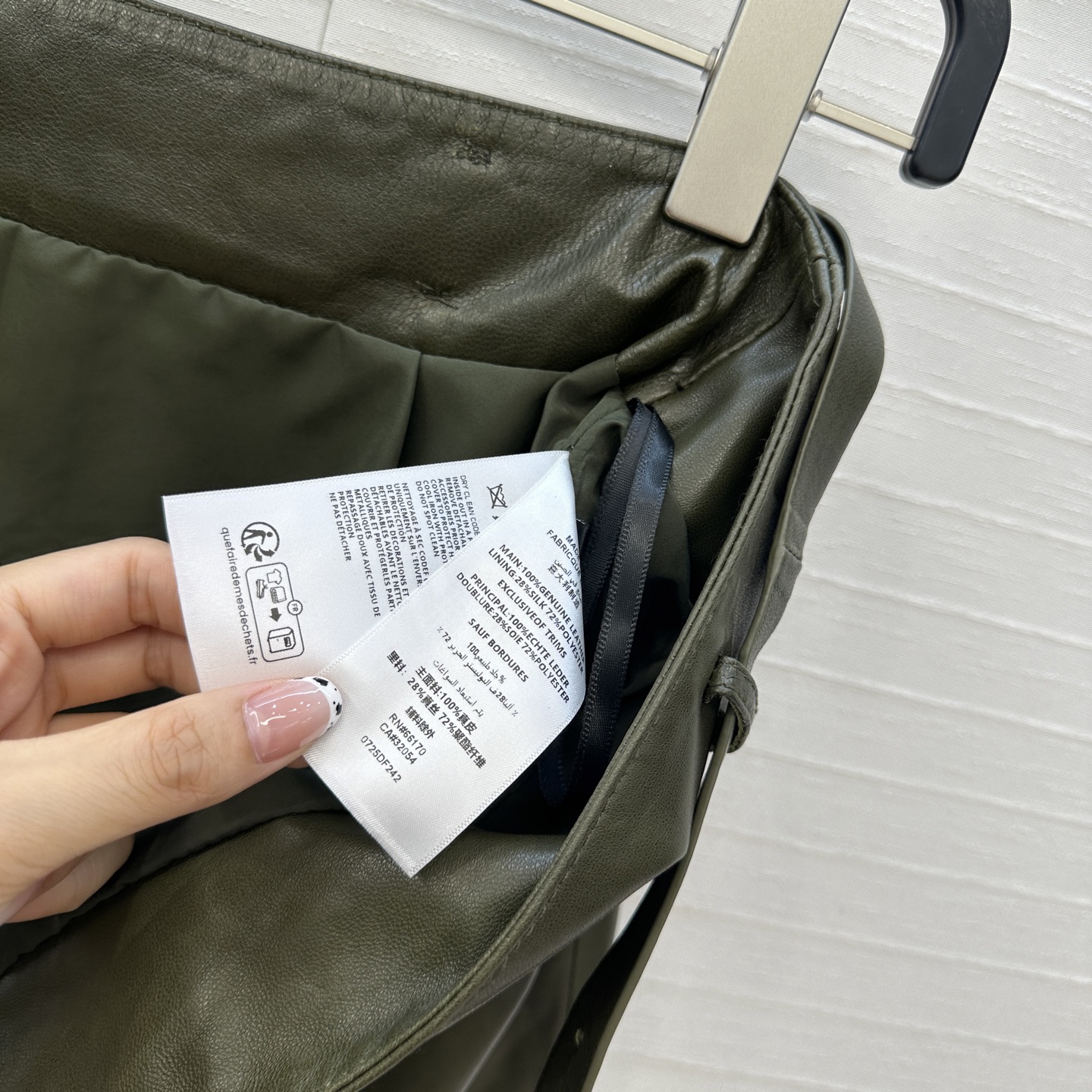 独家首发💕高端原单品质，SlP高智感御姐风穿搭小羊皮高开叉半裙！中长款配腰带设计优雅大气。100%进口皮