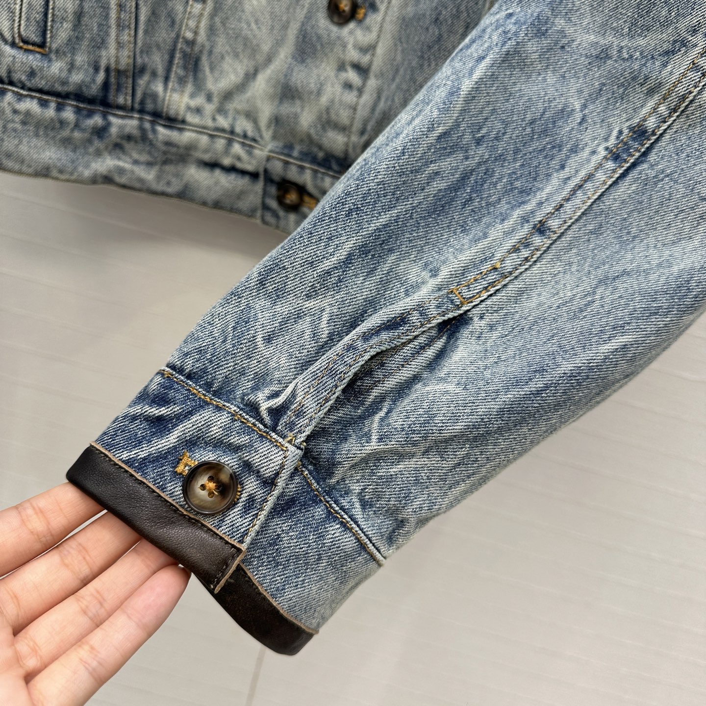 原单品质❤️miu缪系少女穿搭！早秋新品做旧皮领牛仔夹克外套！马溜褶痕工艺洗水复古风辣妹丹尼牛仔！气质翻