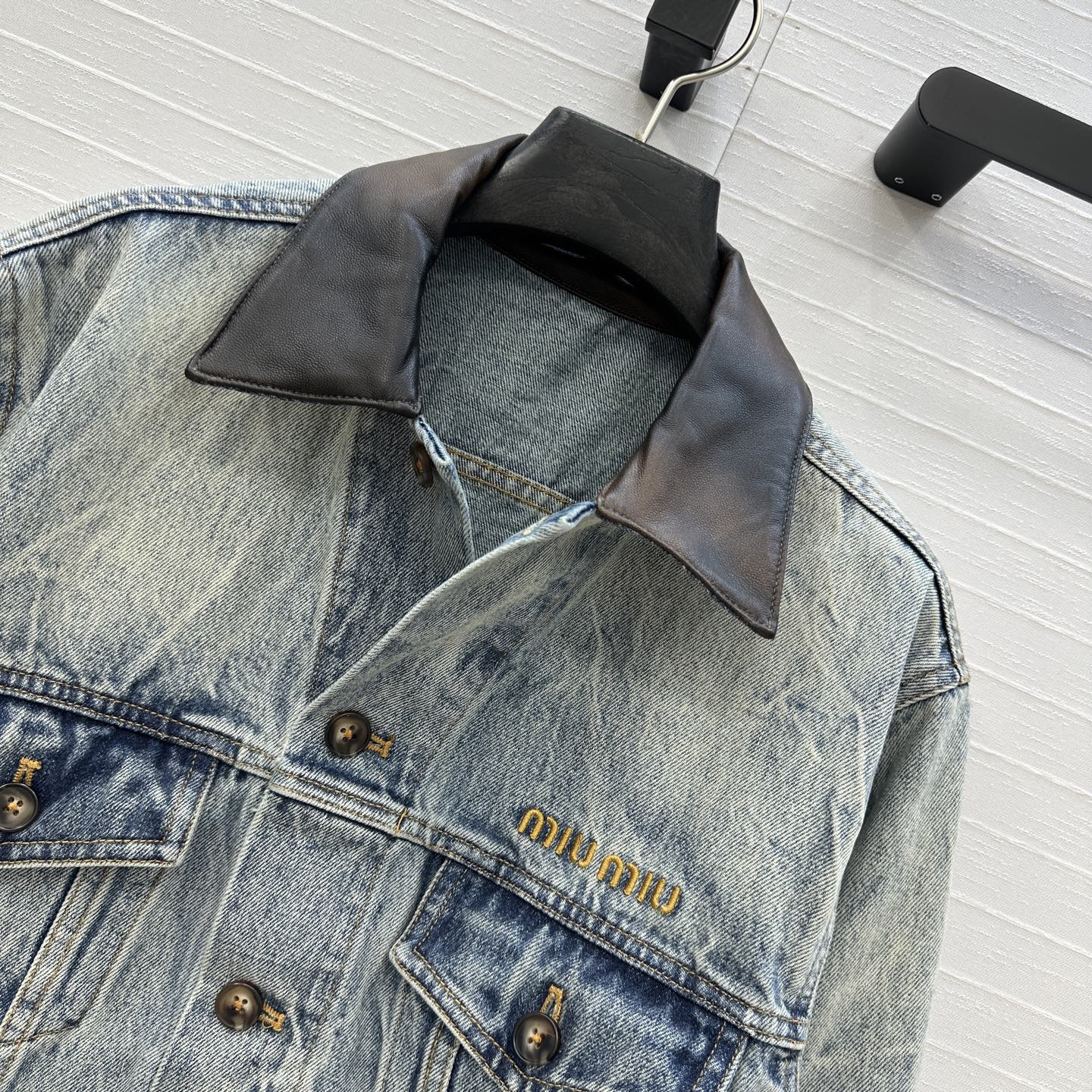 原单品质❤️miu缪系少女穿搭！早秋新品做旧皮领牛仔夹克外套！马溜褶痕工艺洗水复古风辣妹丹尼牛仔！气质翻