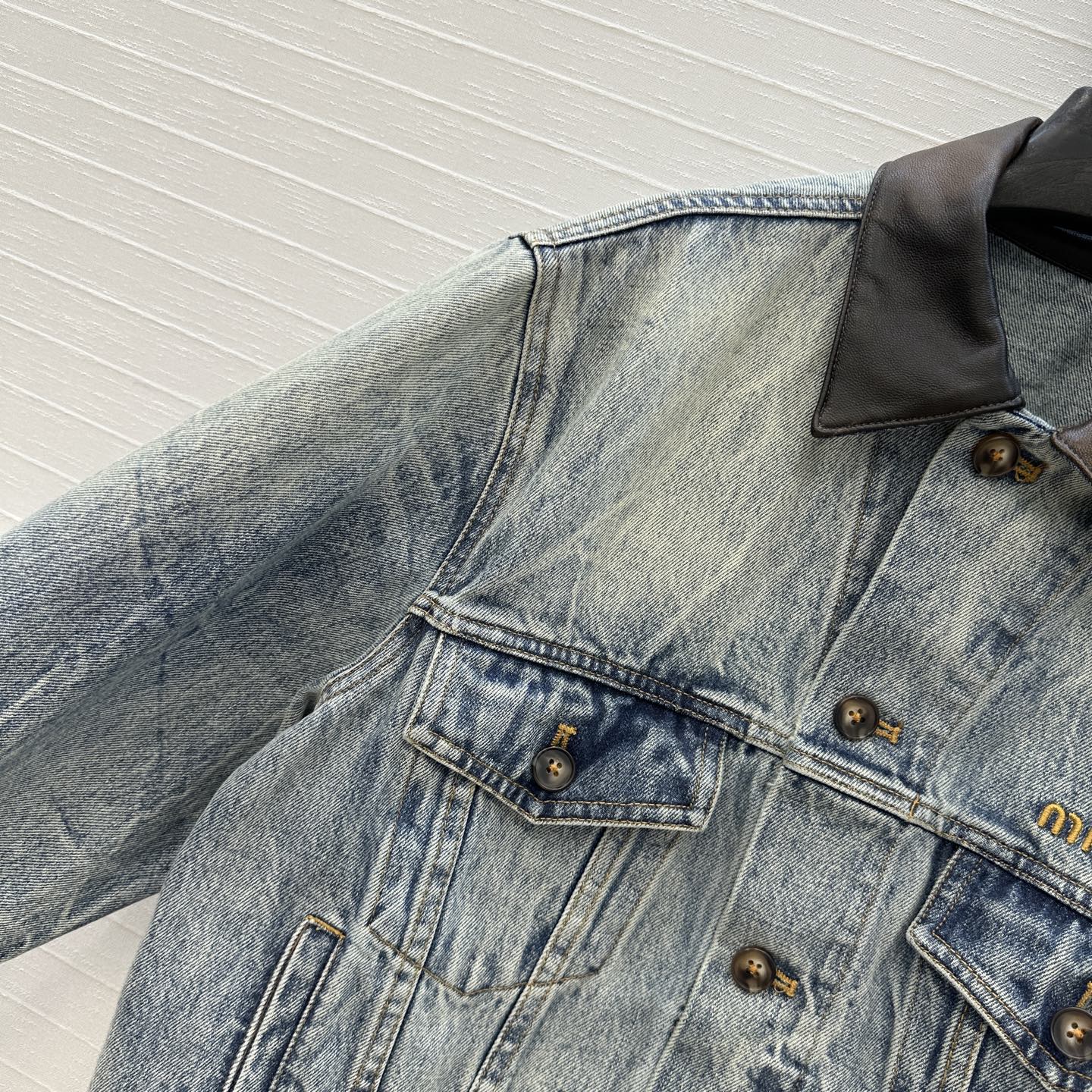 原单品质❤️miu缪系少女穿搭！早秋新品做旧皮领牛仔夹克外套！马溜褶痕工艺洗水复古风辣妹丹尼牛仔！气质翻