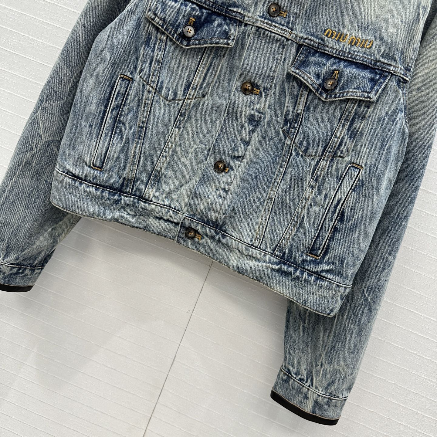 原单品质❤️miu缪系少女穿搭！早秋新品做旧皮领牛仔夹克外套！马溜褶痕工艺洗水复古风辣妹丹尼牛仔！气质翻