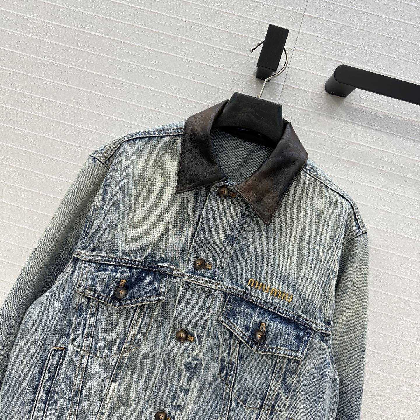 原单品质❤️miu缪系少女穿搭！早秋新品做旧皮领牛仔夹克外套！马溜褶痕工艺洗水复古风辣妹丹尼牛仔！气质翻