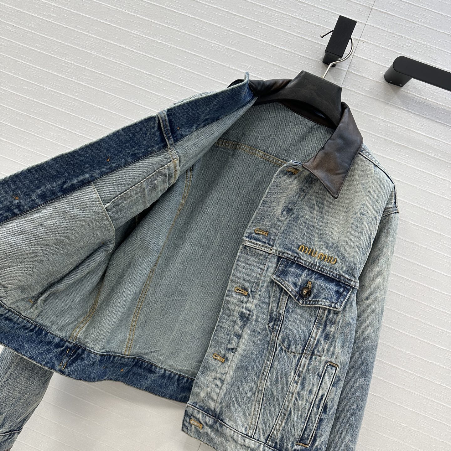 原单品质❤️miu缪系少女穿搭！早秋新品做旧皮领牛仔夹克外套！马溜褶痕工艺洗水复古风辣妹丹尼牛仔！气质翻