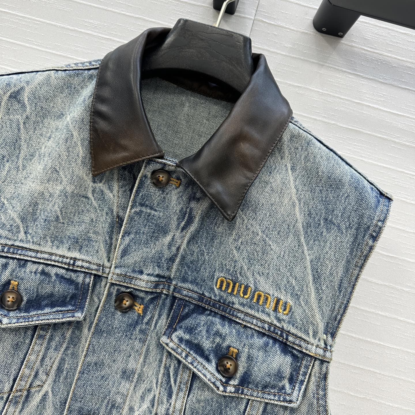 原单品质❤️miu缪系少女穿搭！早秋新品做旧皮领牛仔夹克外套！马溜褶痕工艺洗水复古风辣妹丹尼牛仔！气质翻