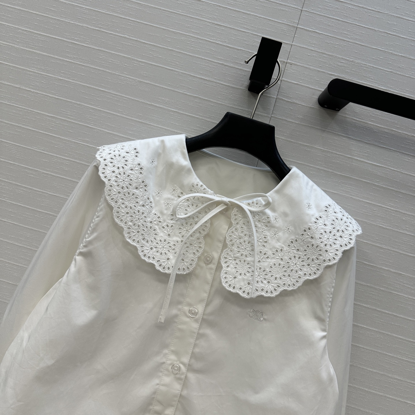 强烈推荐❤️Ce*25新品 花边娃娃领刺绣衬衫，复古文艺风凯旋门镂空刺绣低调奢华，干干净净的清冷减龄度假