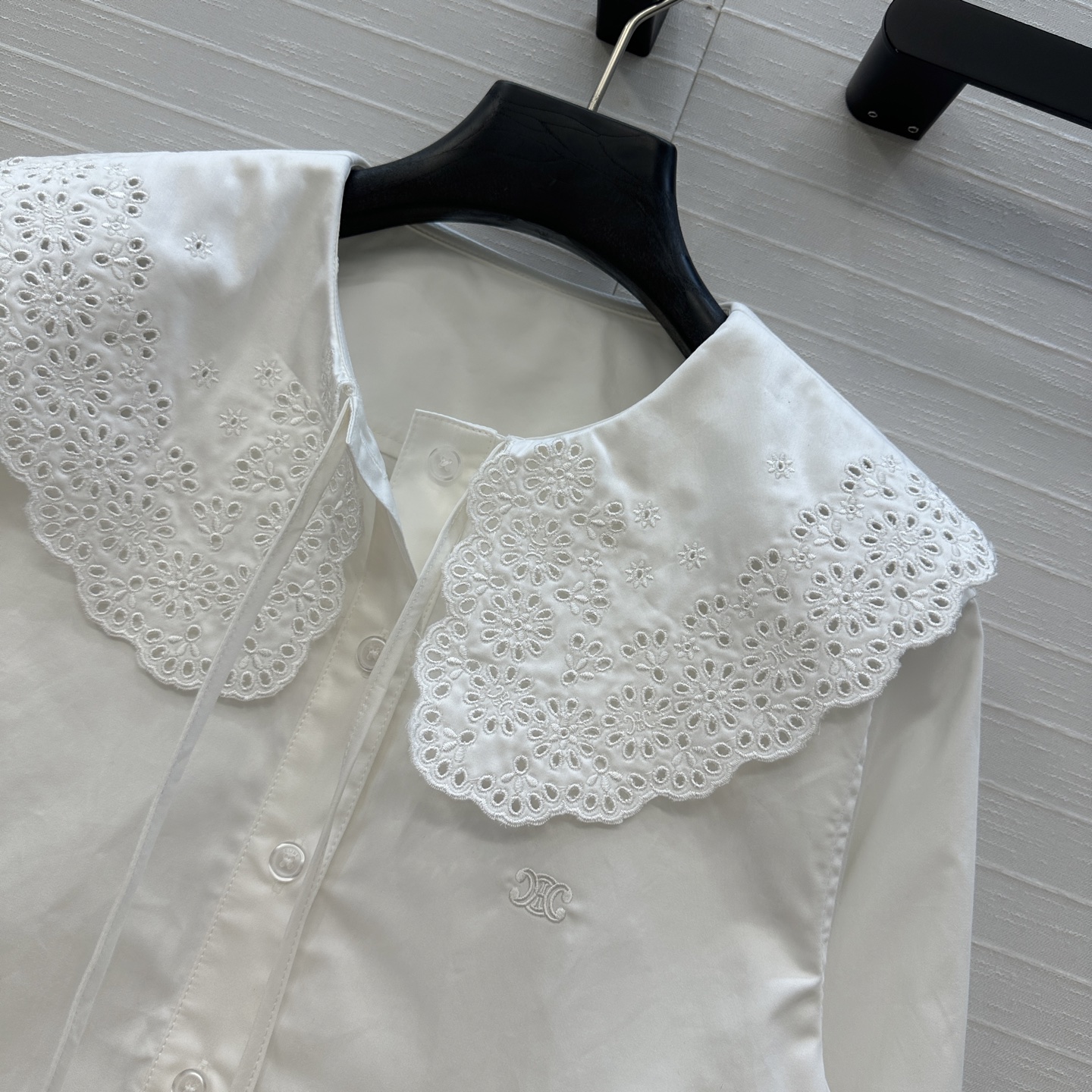 强烈推荐❤️Ce*25新品 花边娃娃领刺绣衬衫，复古文艺风凯旋门镂空刺绣低调奢华，干干净净的清冷减龄度假