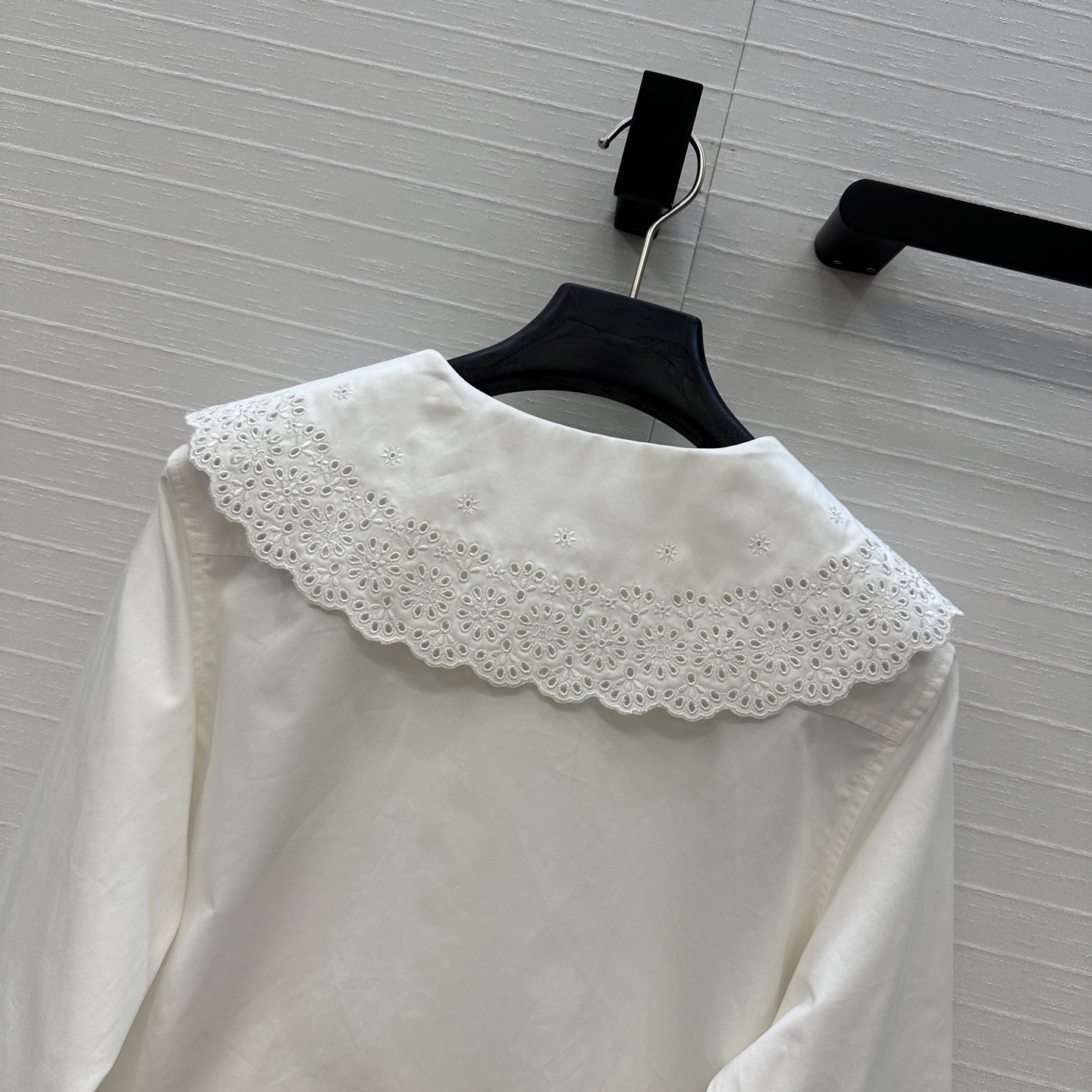 强烈推荐❤️Ce*25新品 花边娃娃领刺绣衬衫，复古文艺风凯旋门镂空刺绣低调奢华，干干净净的清冷减龄度假