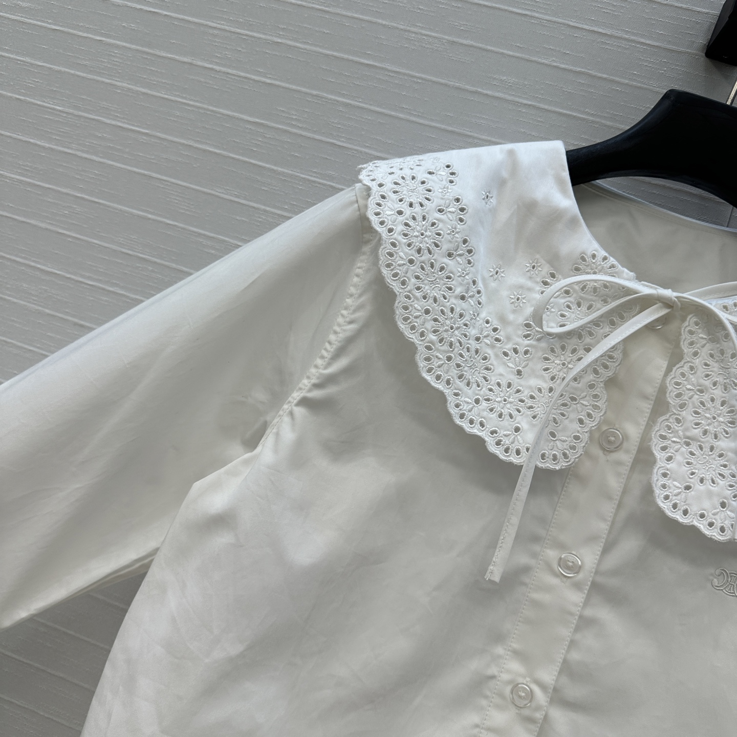 强烈推荐❤️Ce*25新品 花边娃娃领刺绣衬衫，复古文艺风凯旋门镂空刺绣低调奢华，干干净净的清冷减龄度假