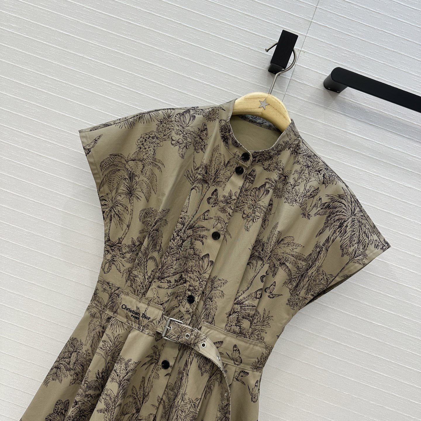 高端品质❤️Dio*25新品 榛果色茹伊印花圆领扣饰连衣裙！重新诠释 D家经典丛林动物图案。定制进口高密