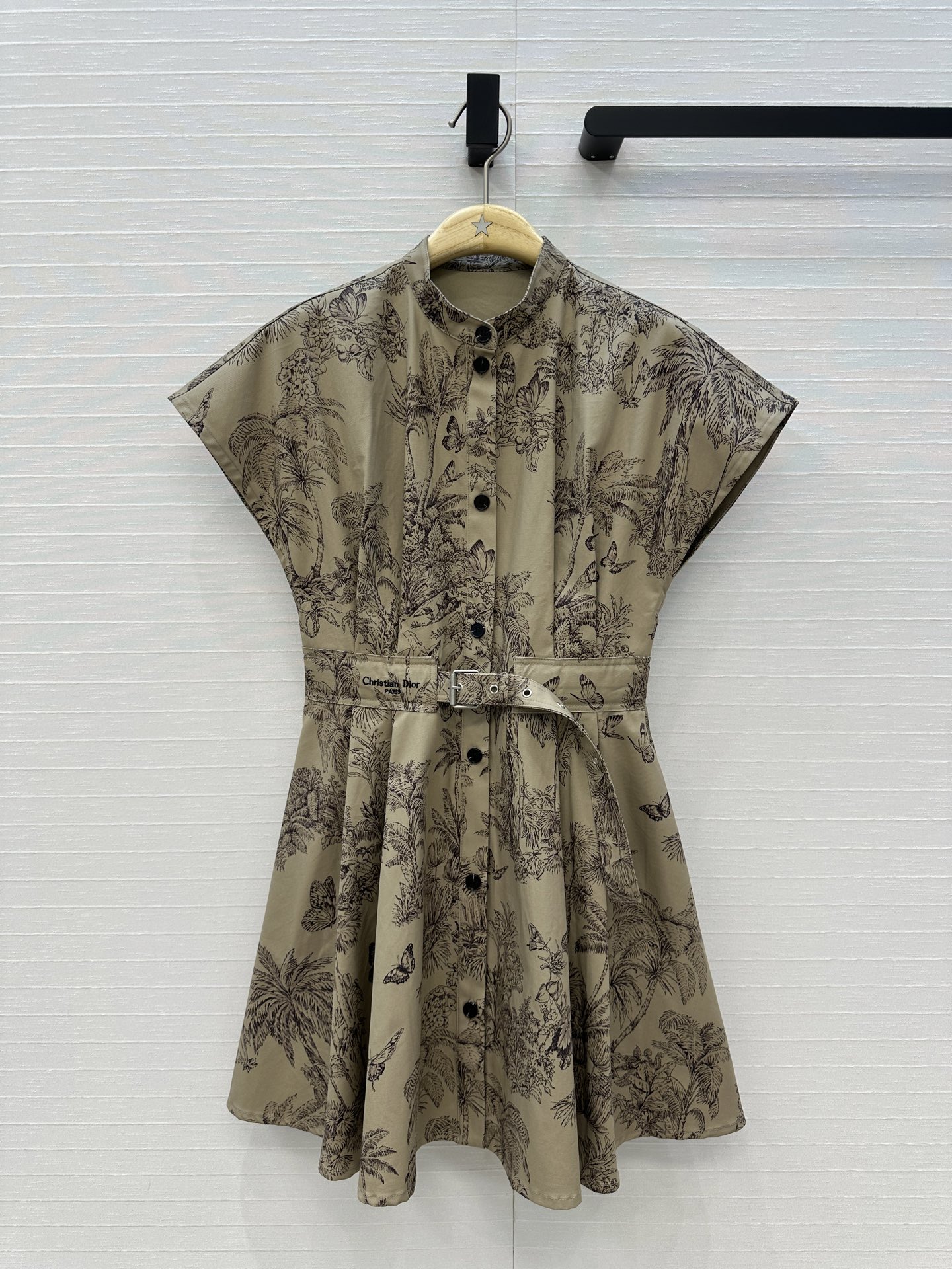 高端品质❤️Dio*25新品 榛果色茹伊印花圆领扣饰连衣裙！重新诠释 D家经典丛林动物图案。定制进口高密