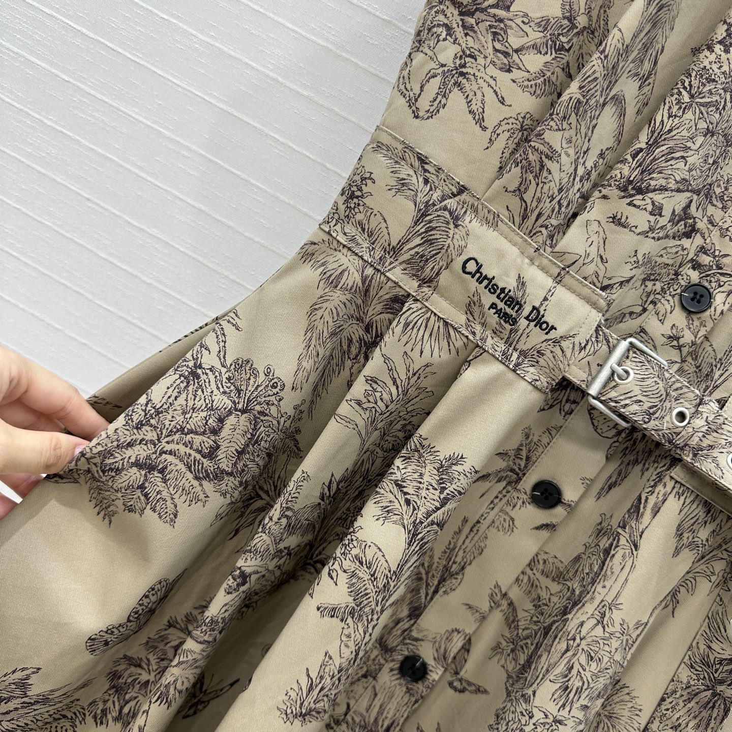 高端品质❤️Dio*25新品 榛果色茹伊印花圆领扣饰连衣裙！重新诠释 D家经典丛林动物图案。定制进口高密