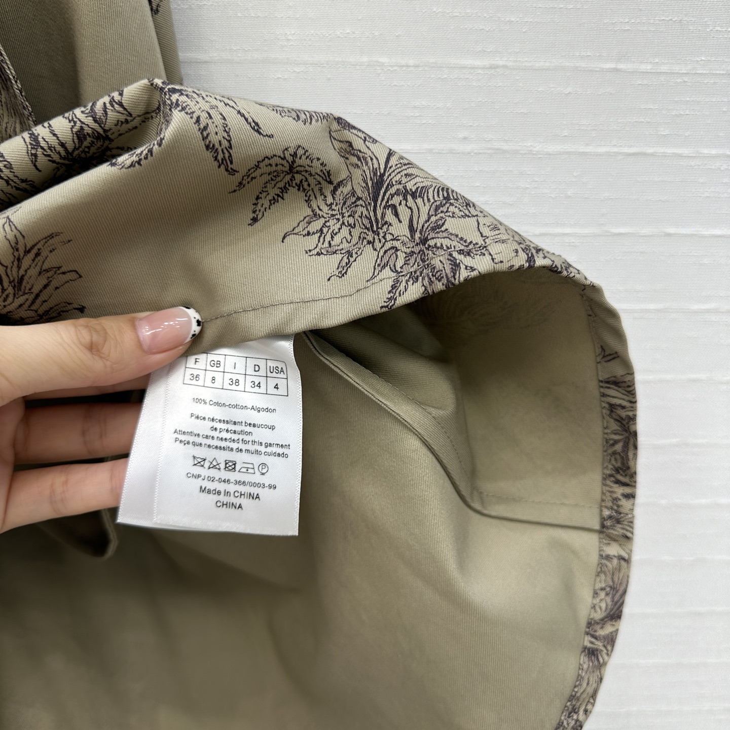 高端品质❤️Dio*25新品 榛果色茹伊印花圆领扣饰连衣裙！重新诠释 D家经典丛林动物图案。定制进口高密