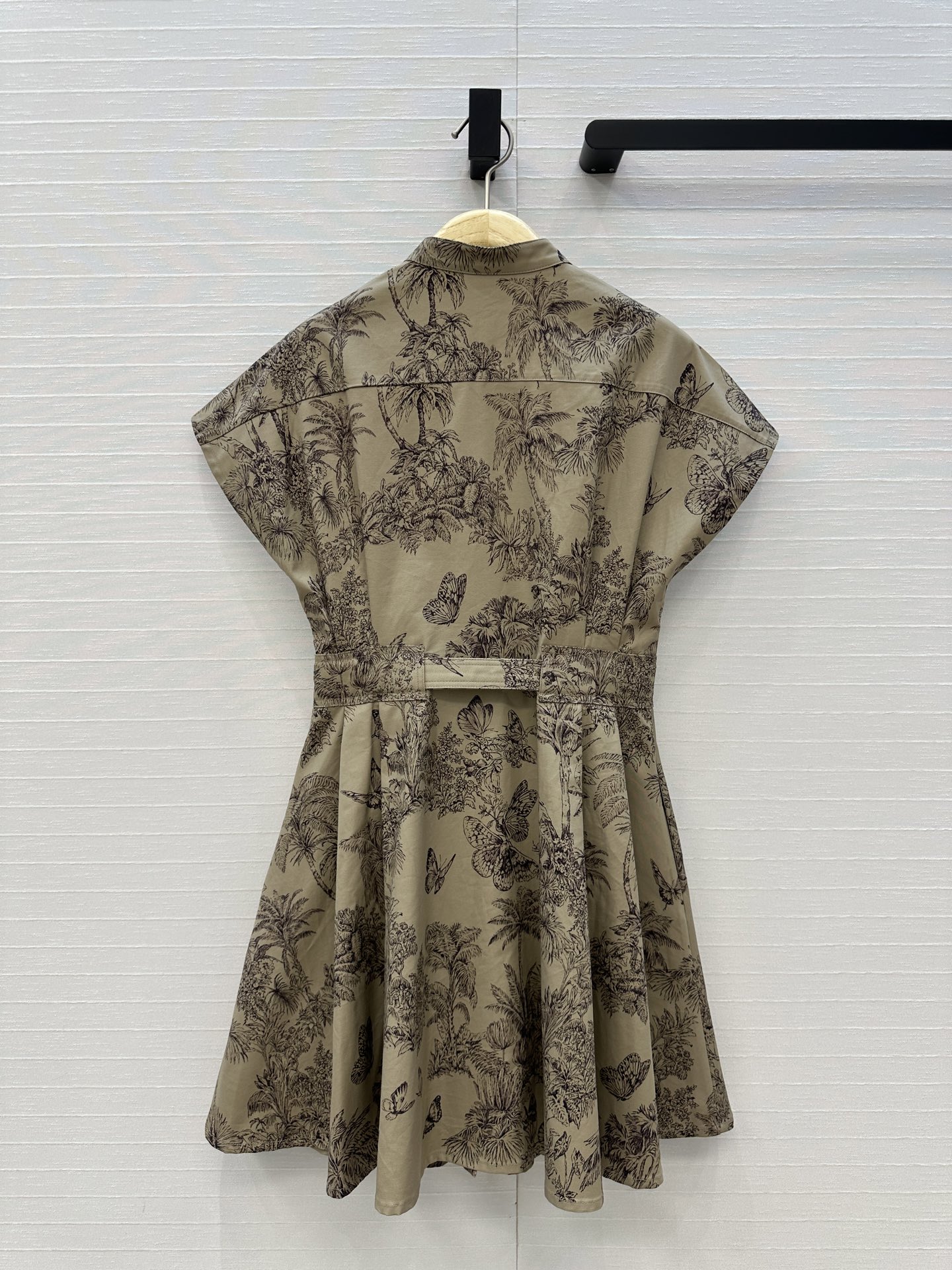 高端品质❤️Dio*25新品 榛果色茹伊印花圆领扣饰连衣裙！重新诠释 D家经典丛林动物图案。定制进口高密