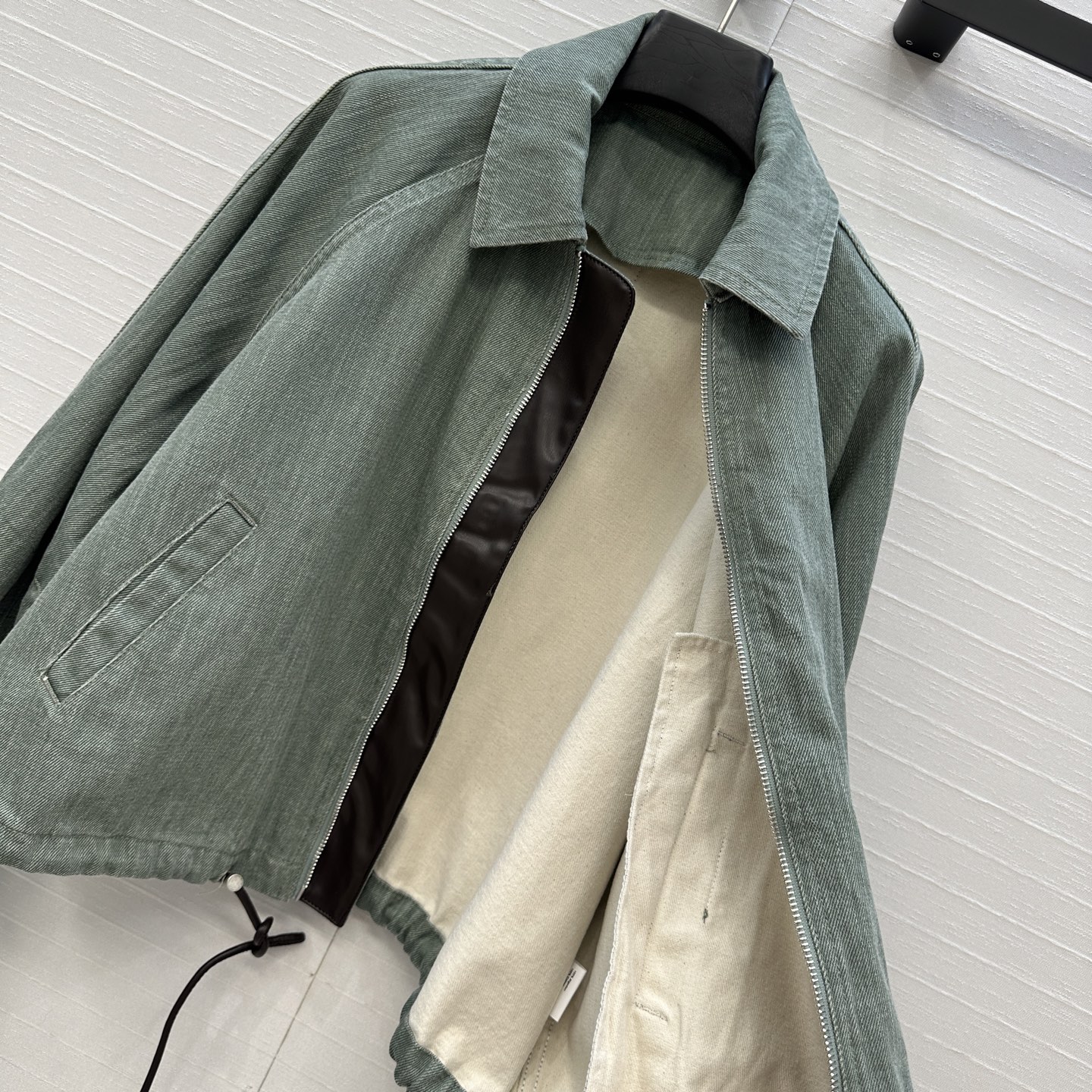 独家首发❤️爆单推荐，Lw时髦精穿搭！做旧双色织牛仔气球夹克外套！松弛感拉满的清爽look。进口牛仔筋骨