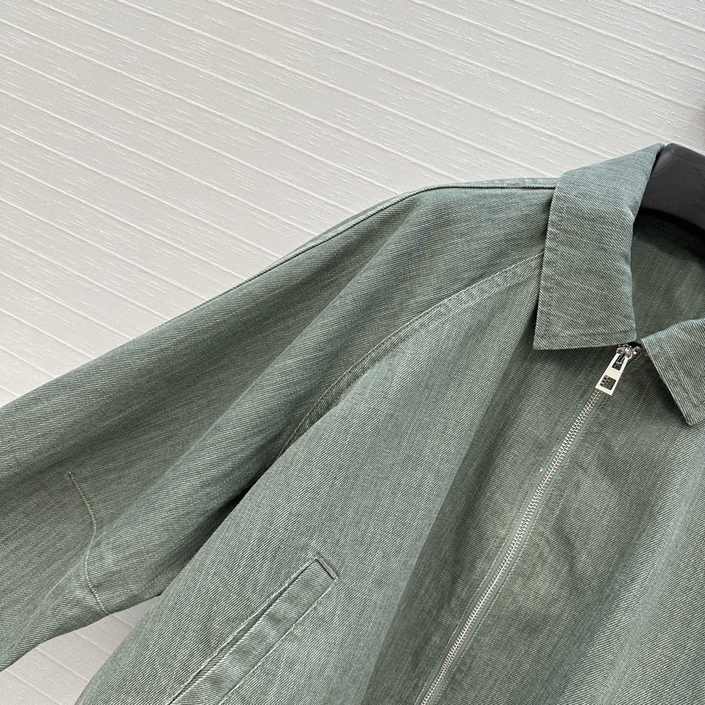 独家首发❤️爆单推荐，Lw时髦精穿搭！做旧双色织牛仔气球夹克外套！松弛感拉满的清爽look。进口牛仔筋骨