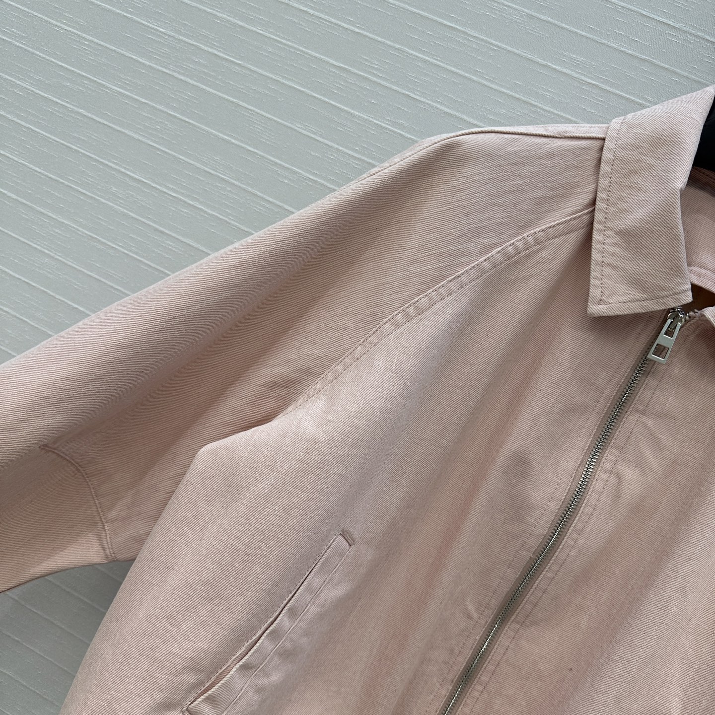 独家首发❤️爆单推荐，Lw时髦精穿搭！做旧双色织牛仔气球夹克外套！松弛感拉满的清爽look。进口牛仔筋骨