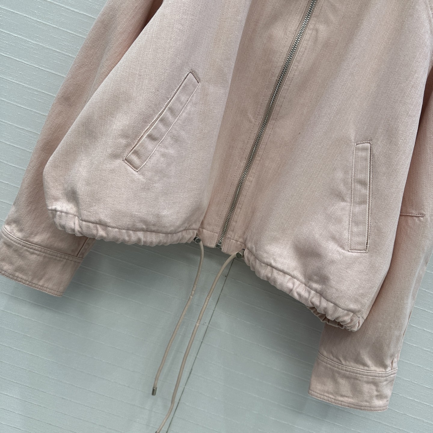 独家首发❤️爆单推荐，Lw时髦精穿搭！做旧双色织牛仔气球夹克外套！松弛感拉满的清爽look。进口牛仔筋骨