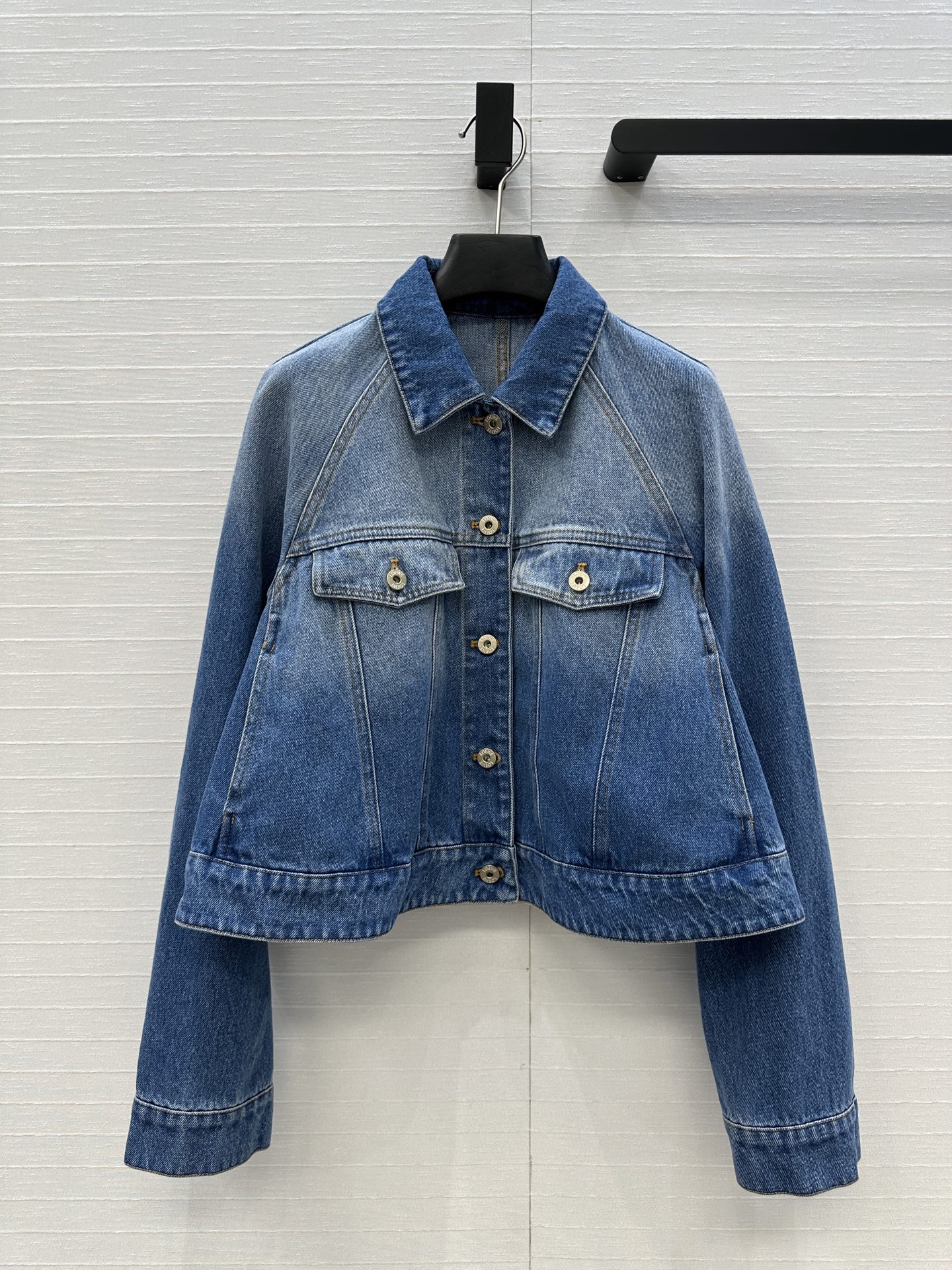 爆单推荐，Lw时髦精穿搭！复古洗水蓝丹宁A摆夹克牛仔外套！摩登时髦overziseA摆设计！经典短款版型