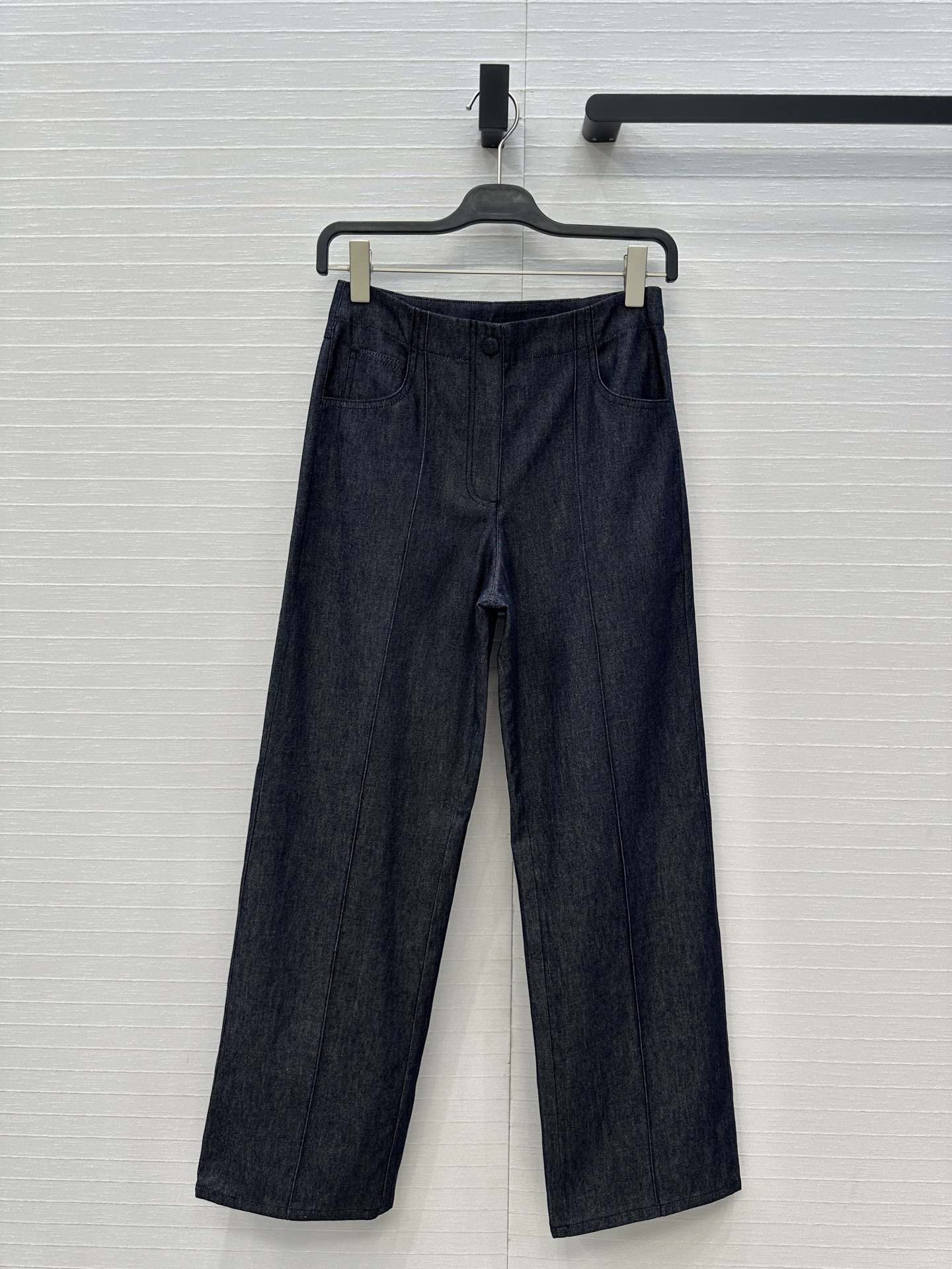 强烈推荐❤️Fen* 25新品老钱风穿搭深色牛仔长裤！利落的牙签线工艺 立体剪裁中高腰直筒阔裤版型百搭不