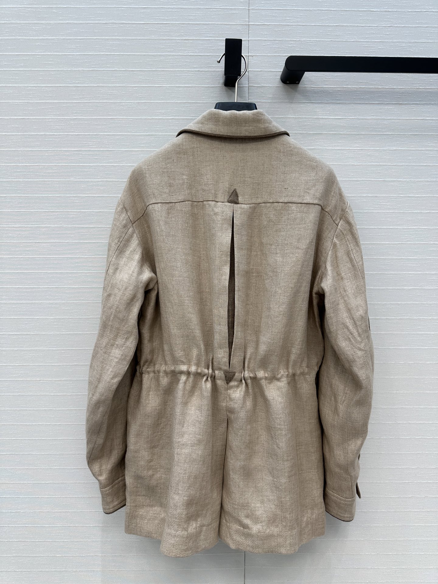 强烈推荐❤️Loro piana新品猎装亚麻夹克外套，英式老钱风穿搭，后背与手肘加褶设计提升舒适度，可调