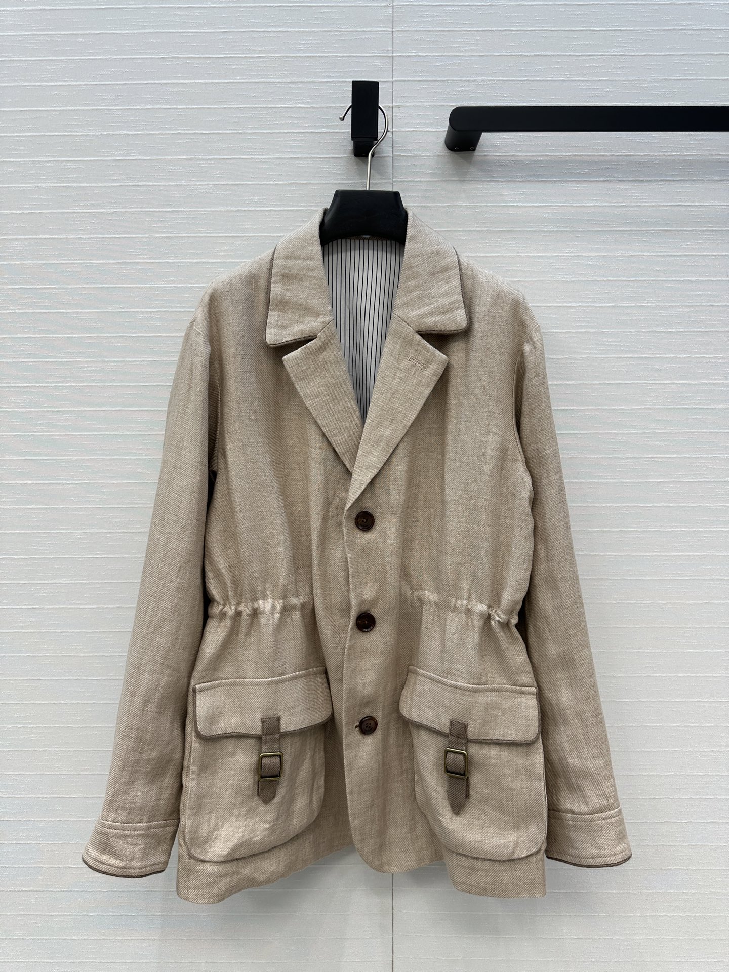 强烈推荐❤️Loro piana新品猎装亚麻夹克外套，英式老钱风穿搭，后背与手肘加褶设计提升舒适度，可调