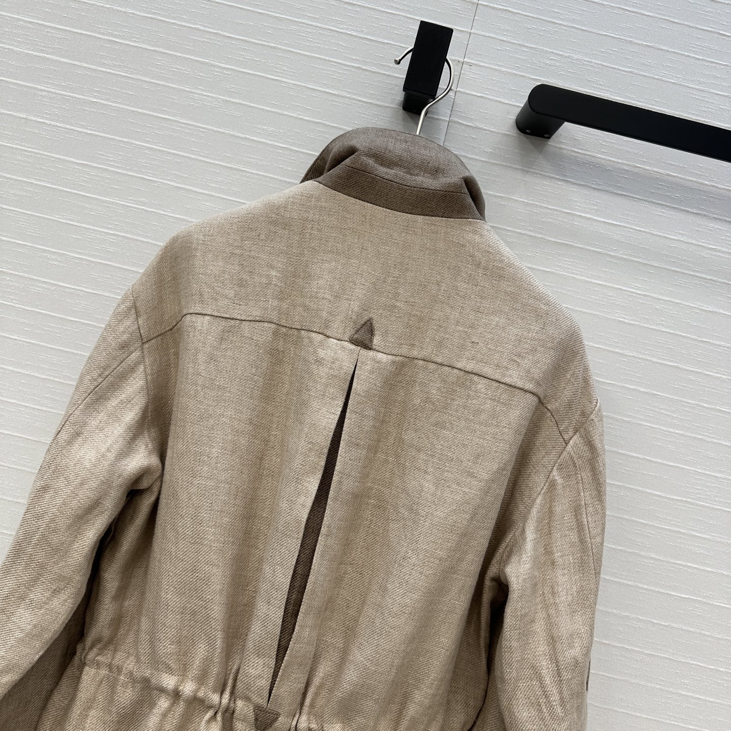 强烈推荐❤️Loro piana新品猎装亚麻夹克外套，英式老钱风穿搭，后背与手肘加褶设计提升舒适度，可调