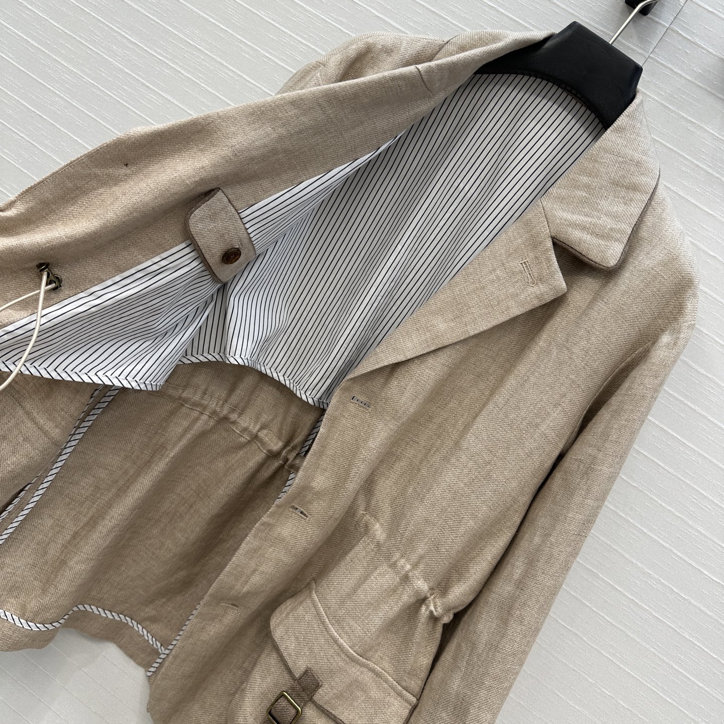 强烈推荐❤️Loro piana新品猎装亚麻夹克外套，英式老钱风穿搭，后背与手肘加褶设计提升舒适度，可调